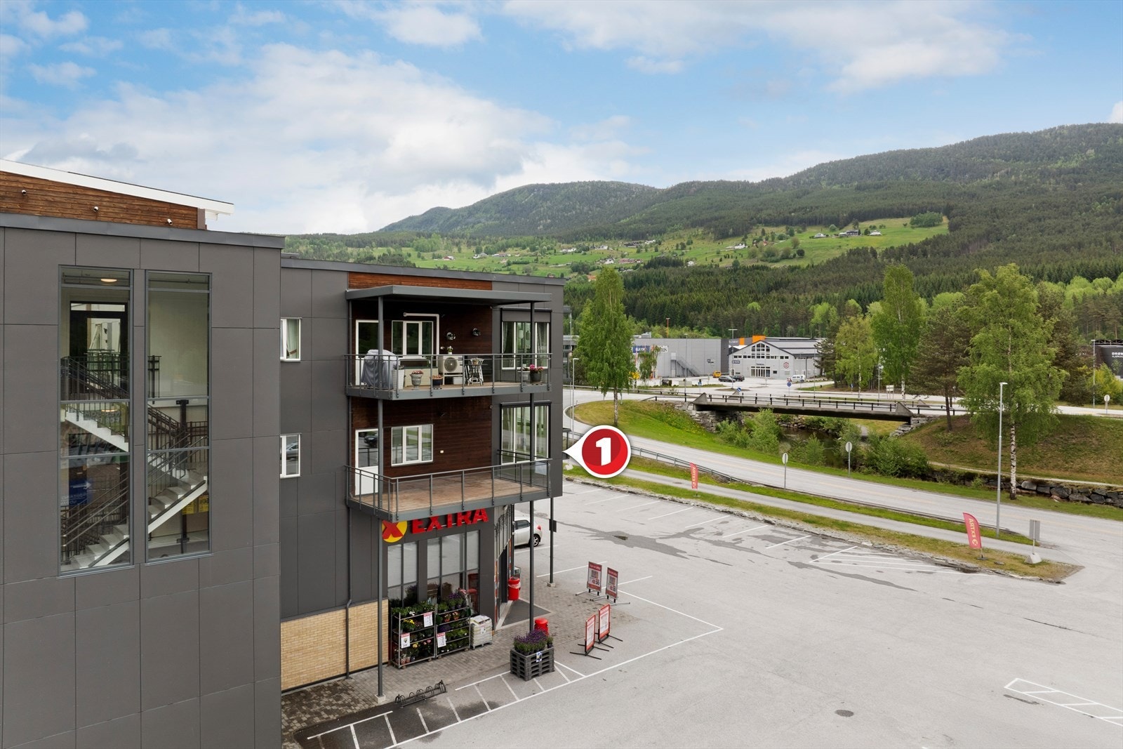 Leilegheita ligg i første bustadetasje og er ein del av Bjørkehagen Atrium Sameige. Galleribilde