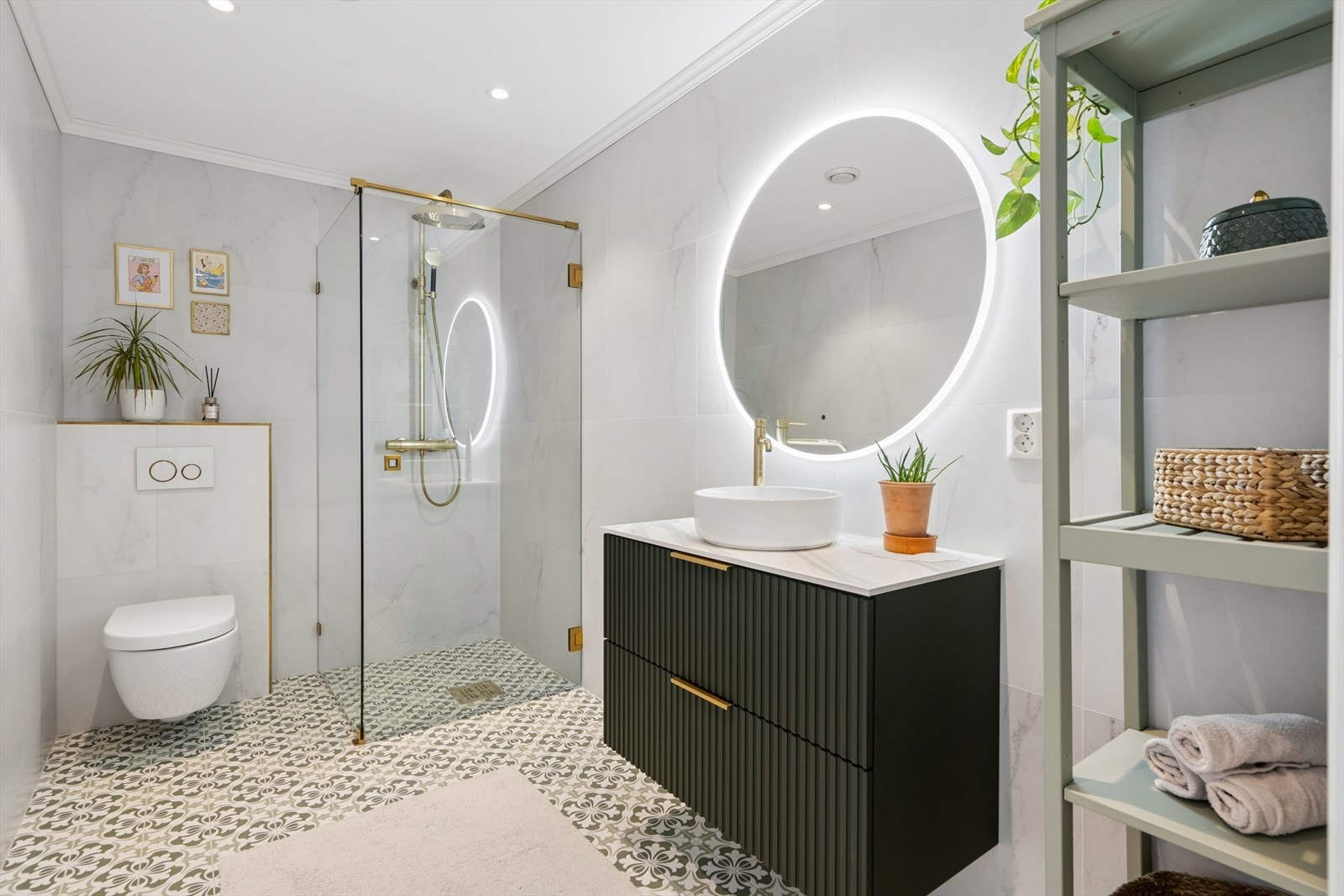 Badet i første etasje ble også oppgradert i 2022, med ny membran og nye fliser. Galleribilde