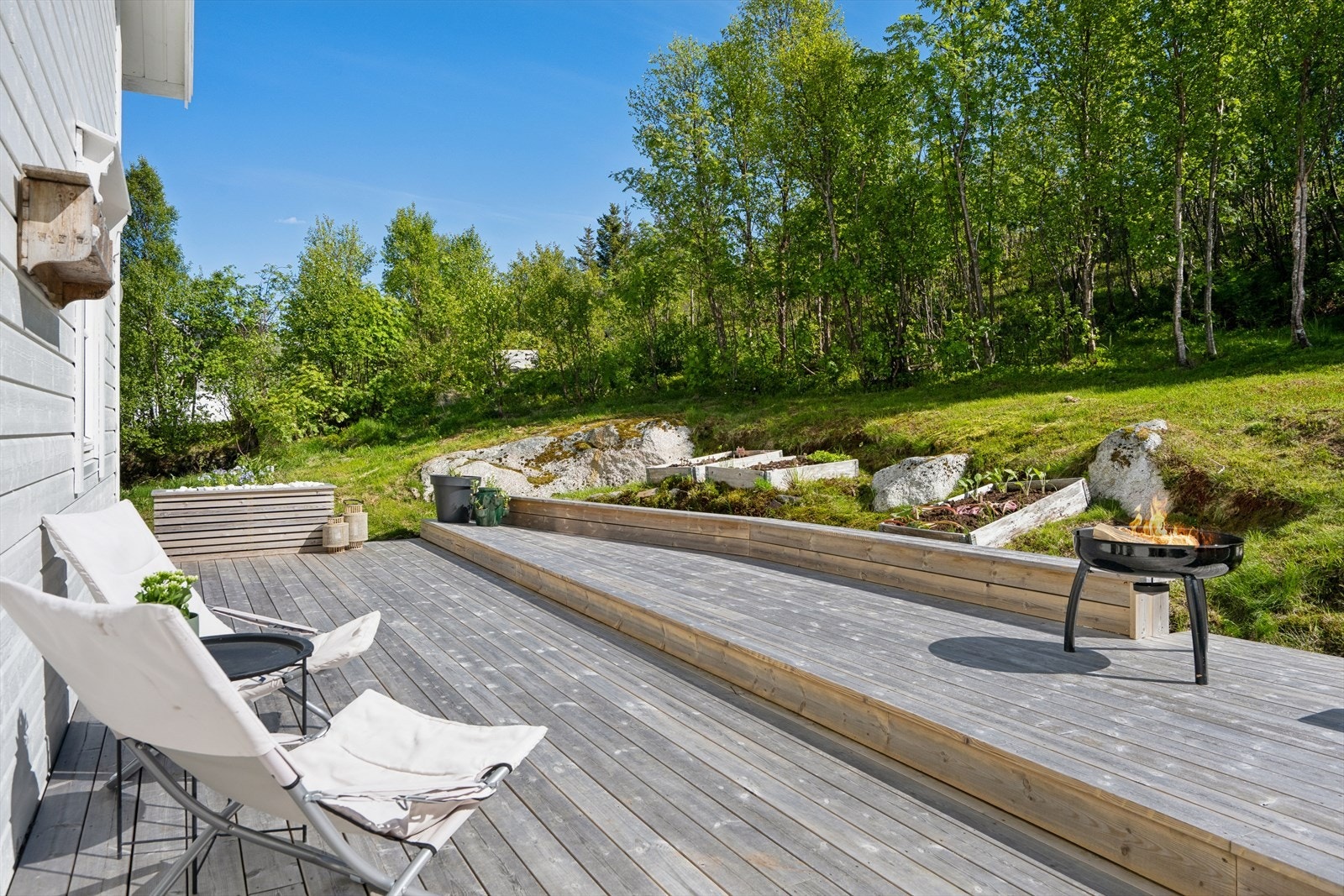 Fra stuen er det utgang til en svært romslig terrasse på ca. 136 m². Galleribilde