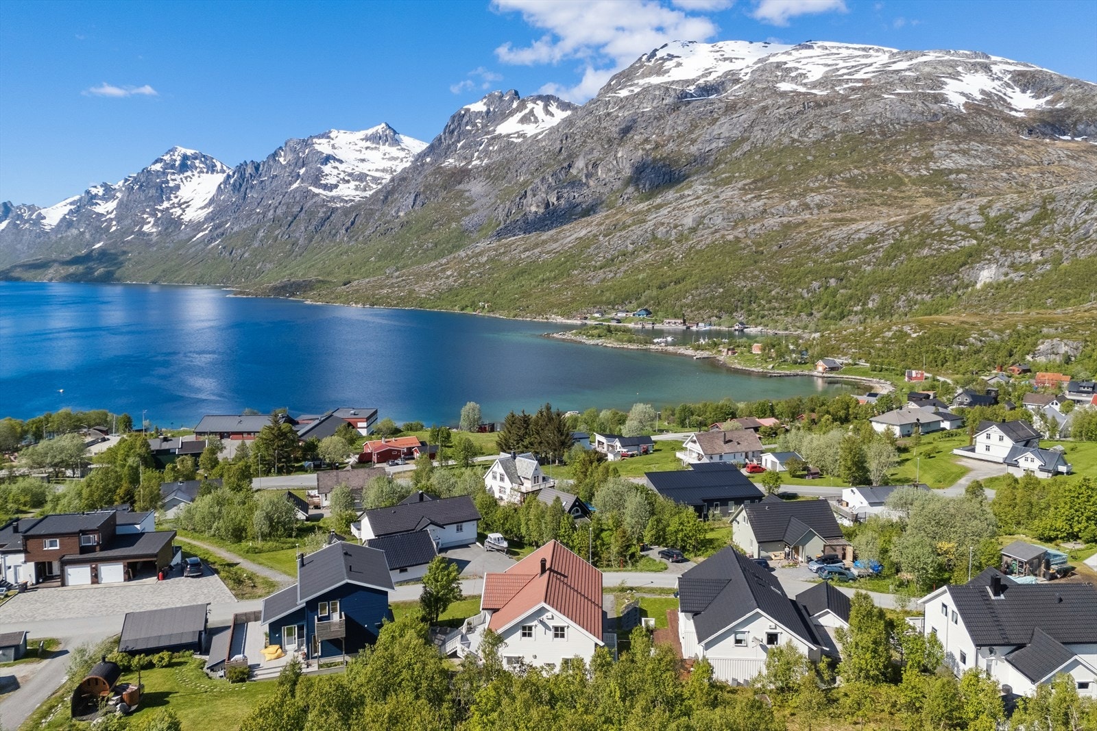 Området består hovedsakelig av eneboliger og er etablert og barnevennlig. Galleribilde