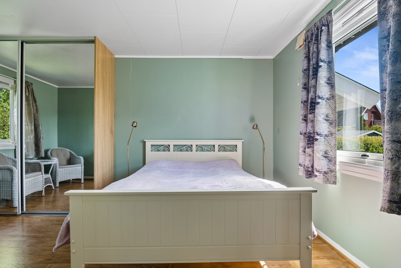 Hovedsoverommet har god plass til dobbeltseng og møblement. Galleribilde