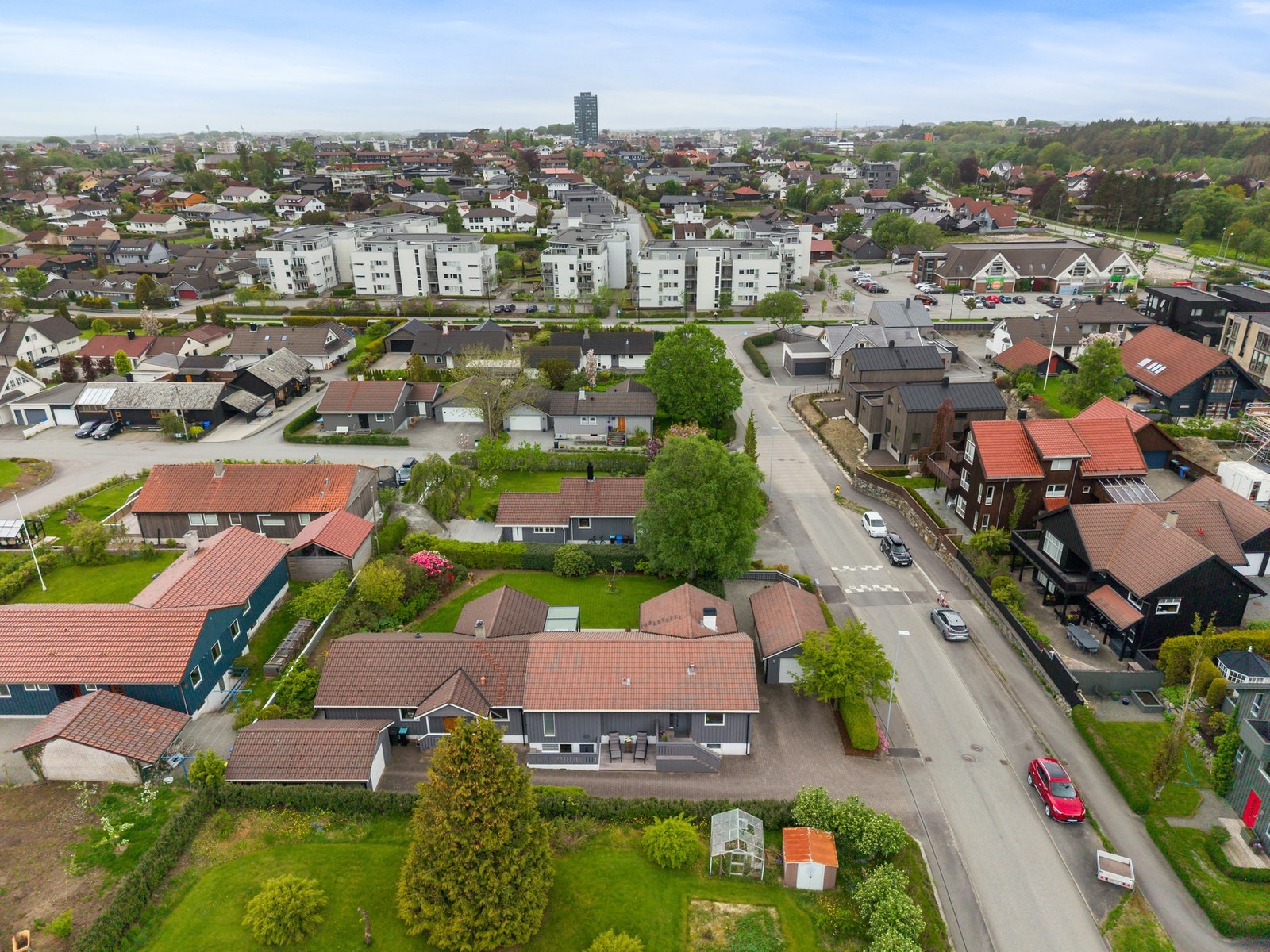 Boligen har gangavstand til Bryne sentrum med alle de fasiliteter byen kan tilby. Galleribilde