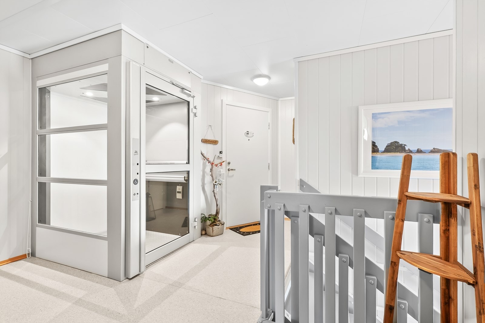 Heis er like ved inngangsdør, slik at det er enkel tilkomst. Galleribilde