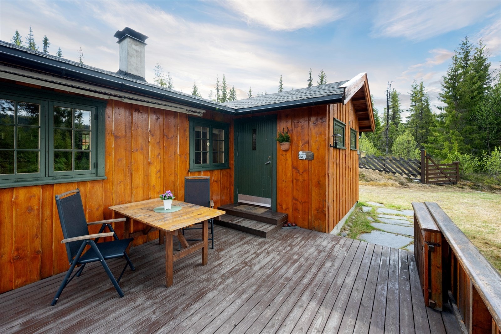 Ved inngangspartiet er det en romslig terrasse. Galleribilde