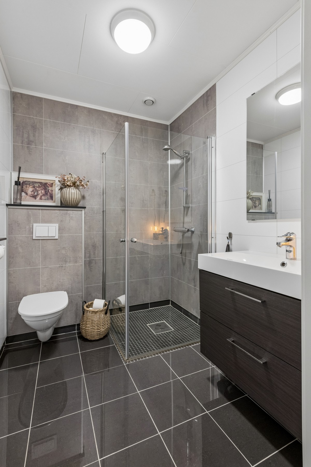 Pent bad i 1. etasje - perfekt for gjester. Galleribilde