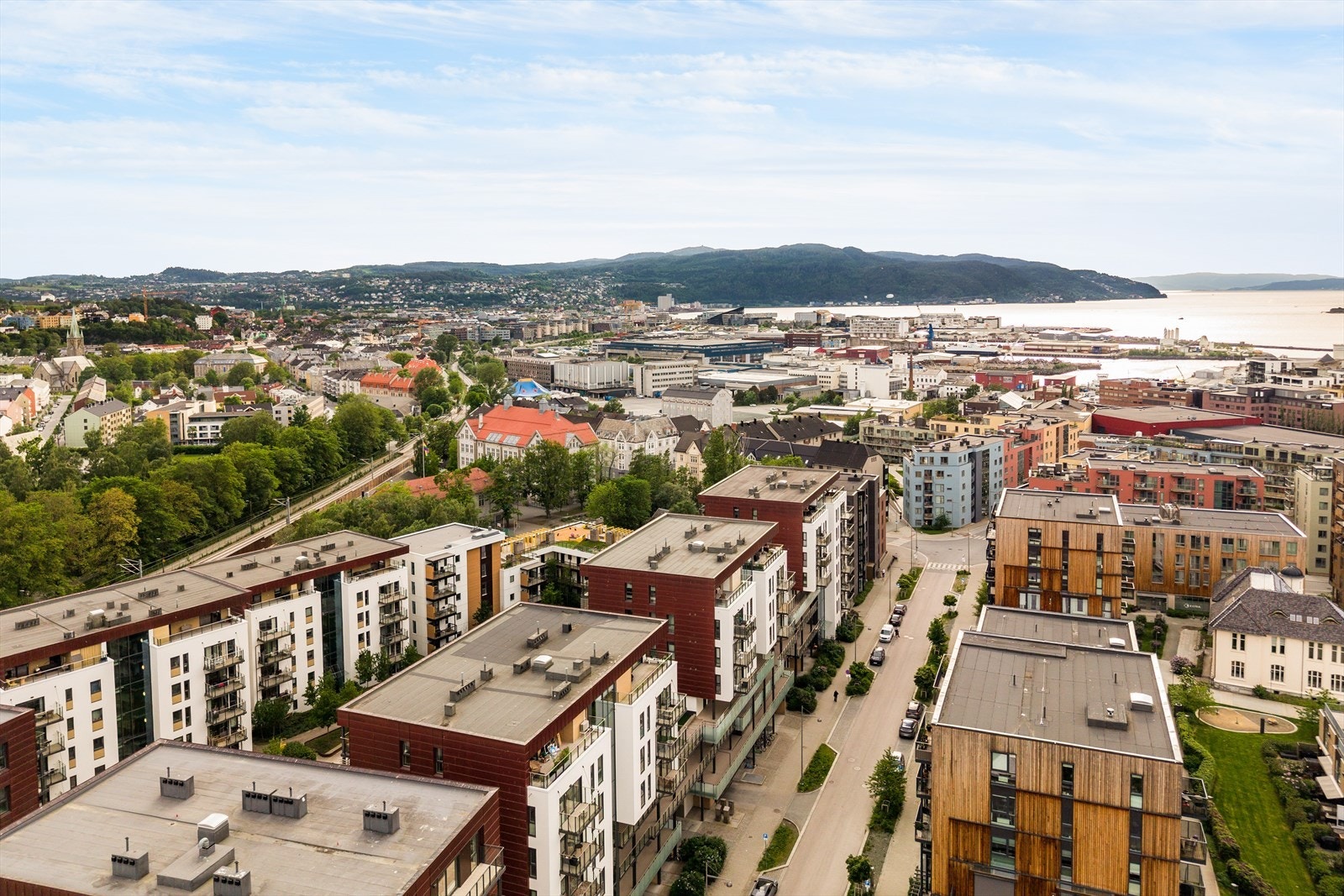 Leiligheten ligger svært sentralt til på attraktive Lilleby. Galleribilde