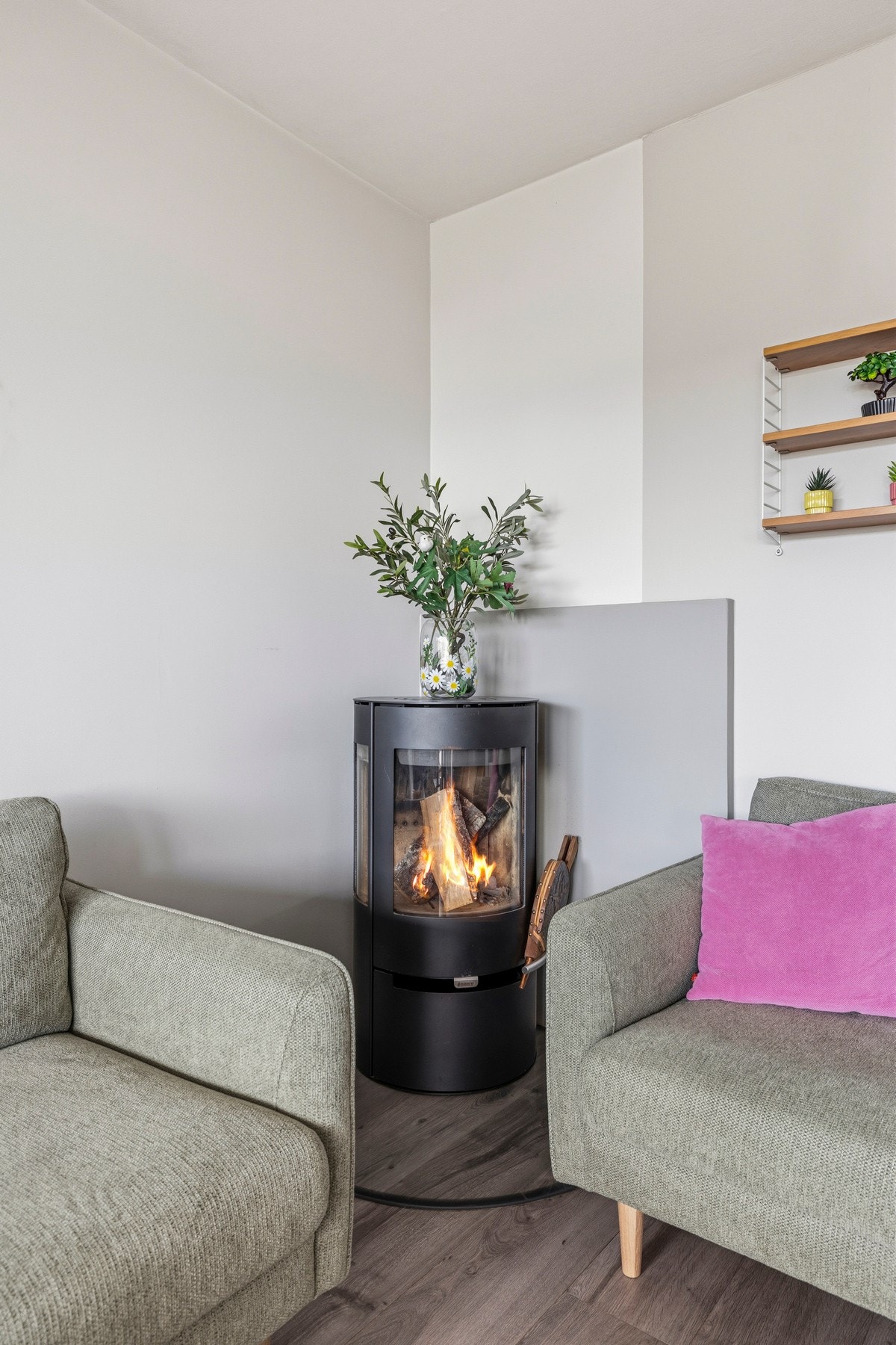 Flott peisovn som gir både varme og ekstra hygge på kjølige dager. Galleribilde