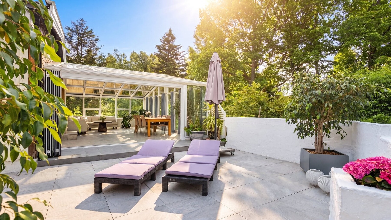 Stor nydelig solrik terrasse med meget god plass til grill, selskaper, bursdager, familier og venner Galleribilde