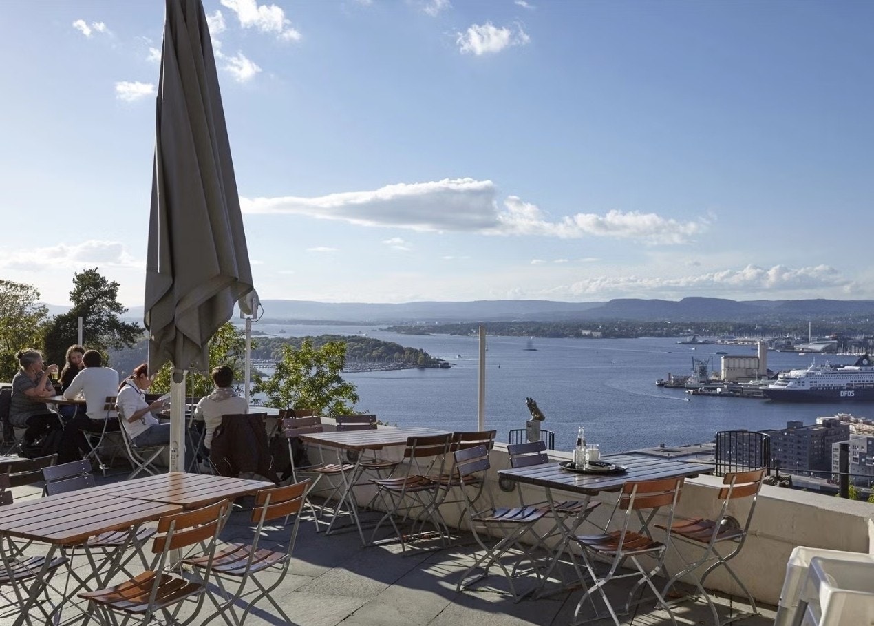 Kort vei til Ekebergrestauranten med sin fantastiske utsikt. Galleribilde