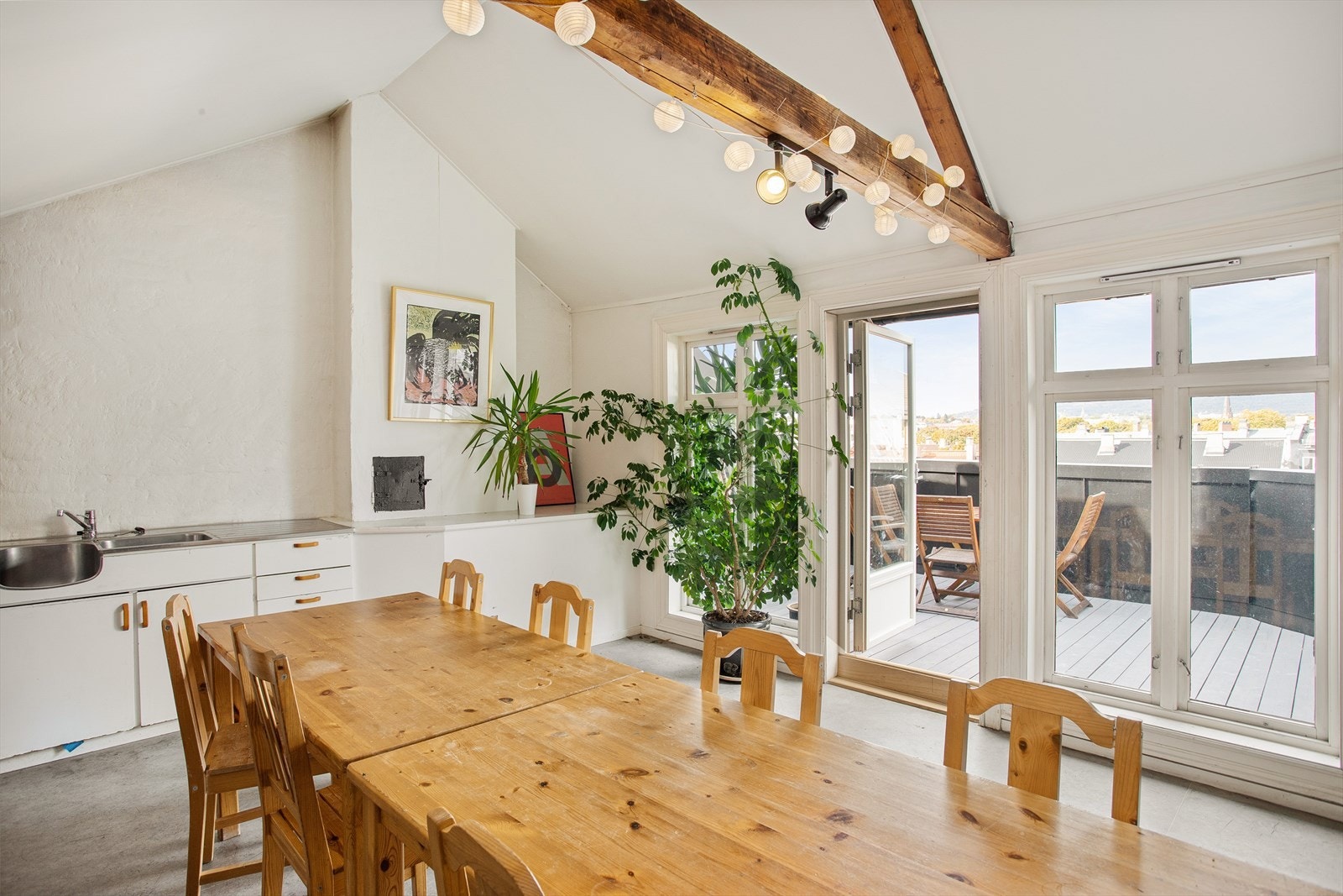 I toppetasjen finnes et fellesrom med utgang til en stor takterrasse. Galleribilde