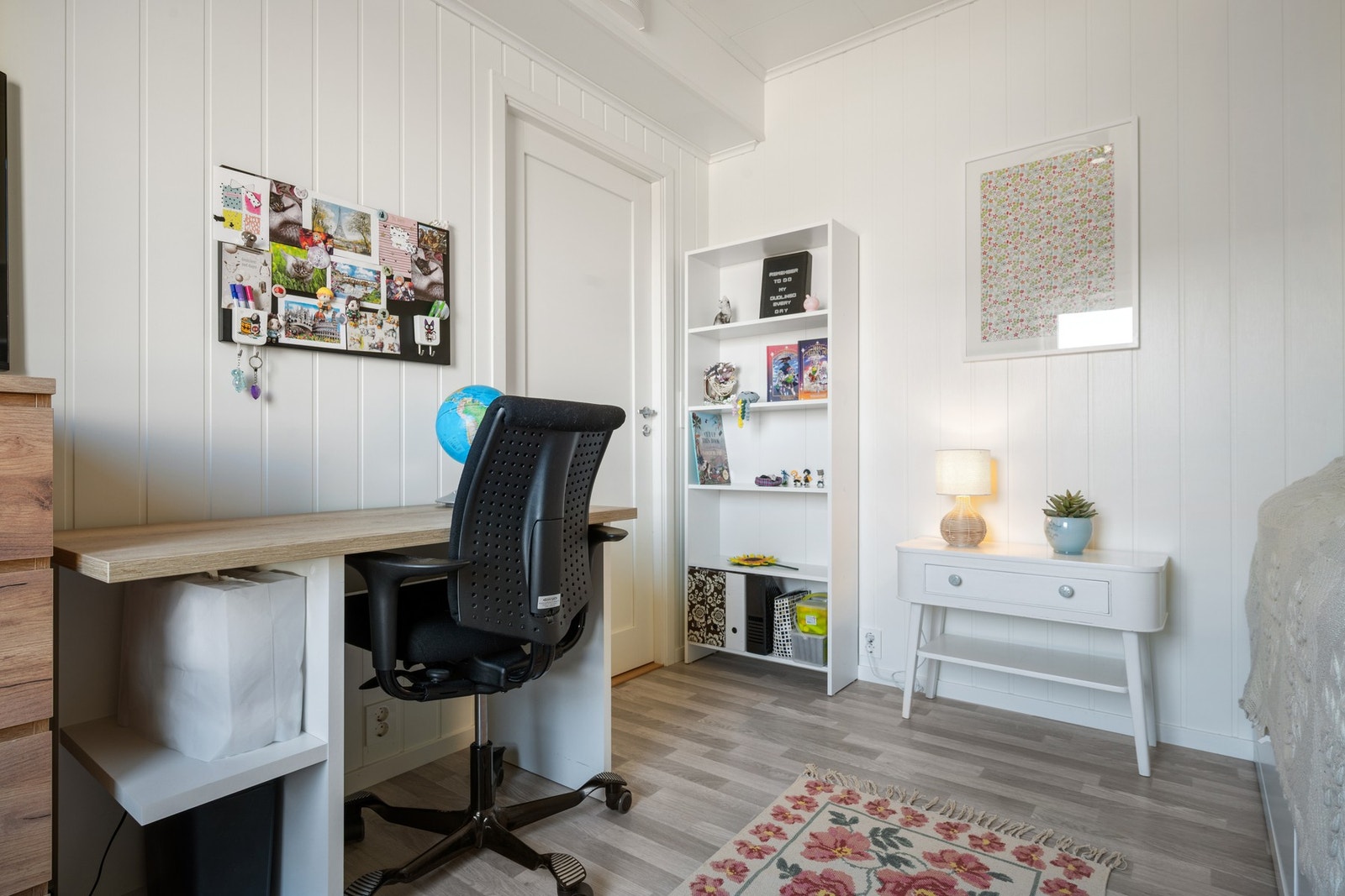 Det andre soverommet passer utmerket som barnerom, gjesterom eller kontor. Galleribilde