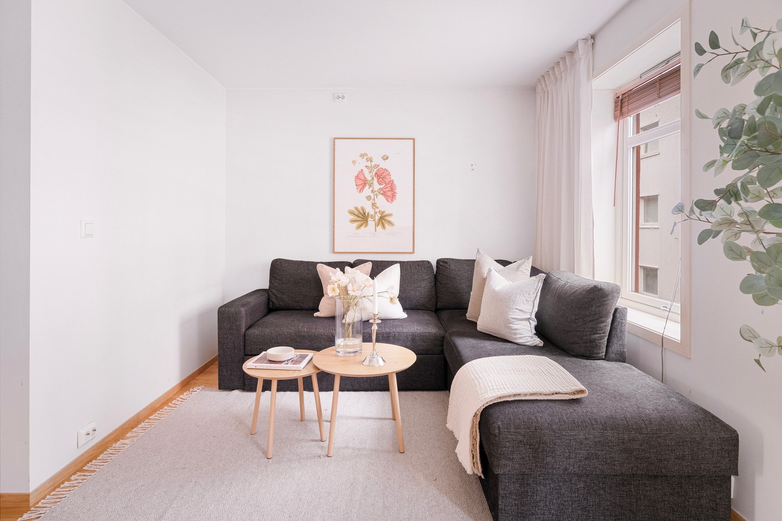 Boligen selges fullt møblert og komplett innredet, klar for umiddelbar innflytting eller som en attraktiv utleie/Airbnb-investering. Galleribilde