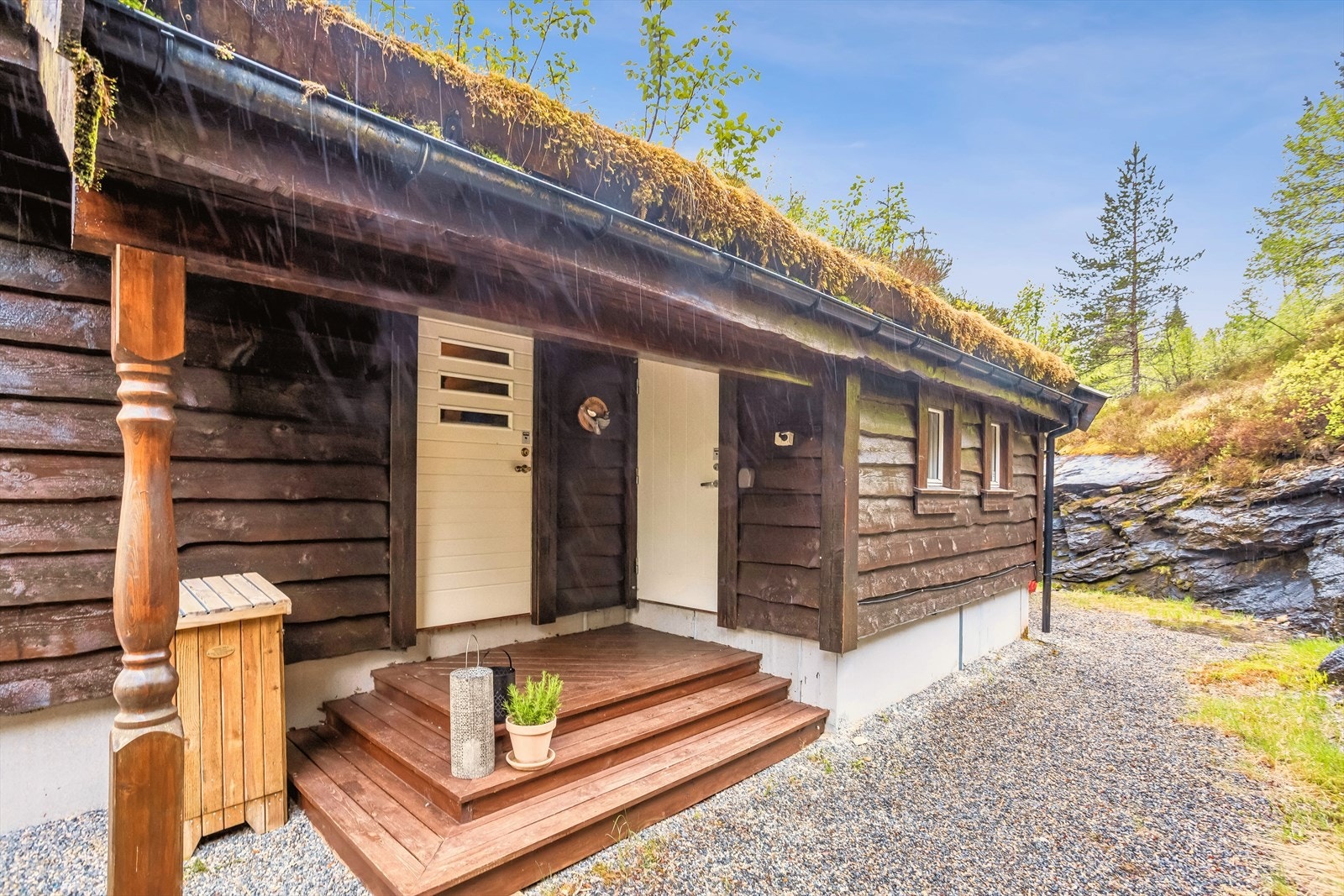 Pent overbygget inngangsparti. Galleribilde