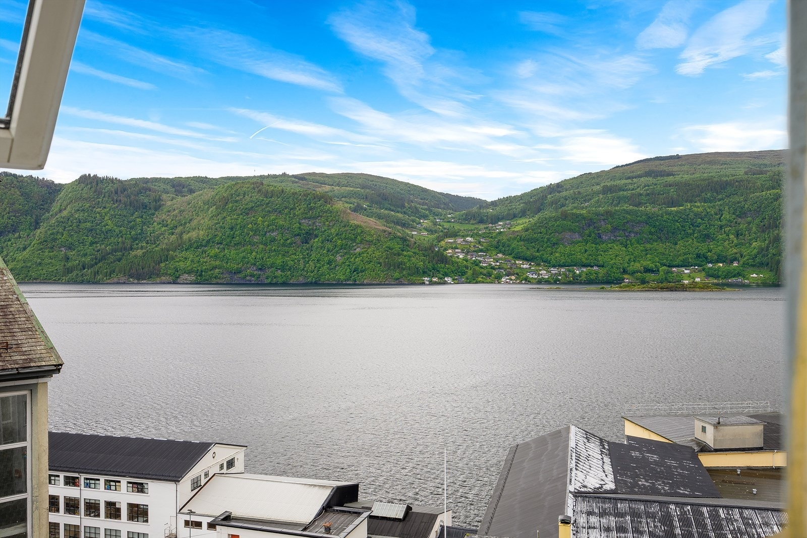 Utsikt over sørfjorden Galleribilde