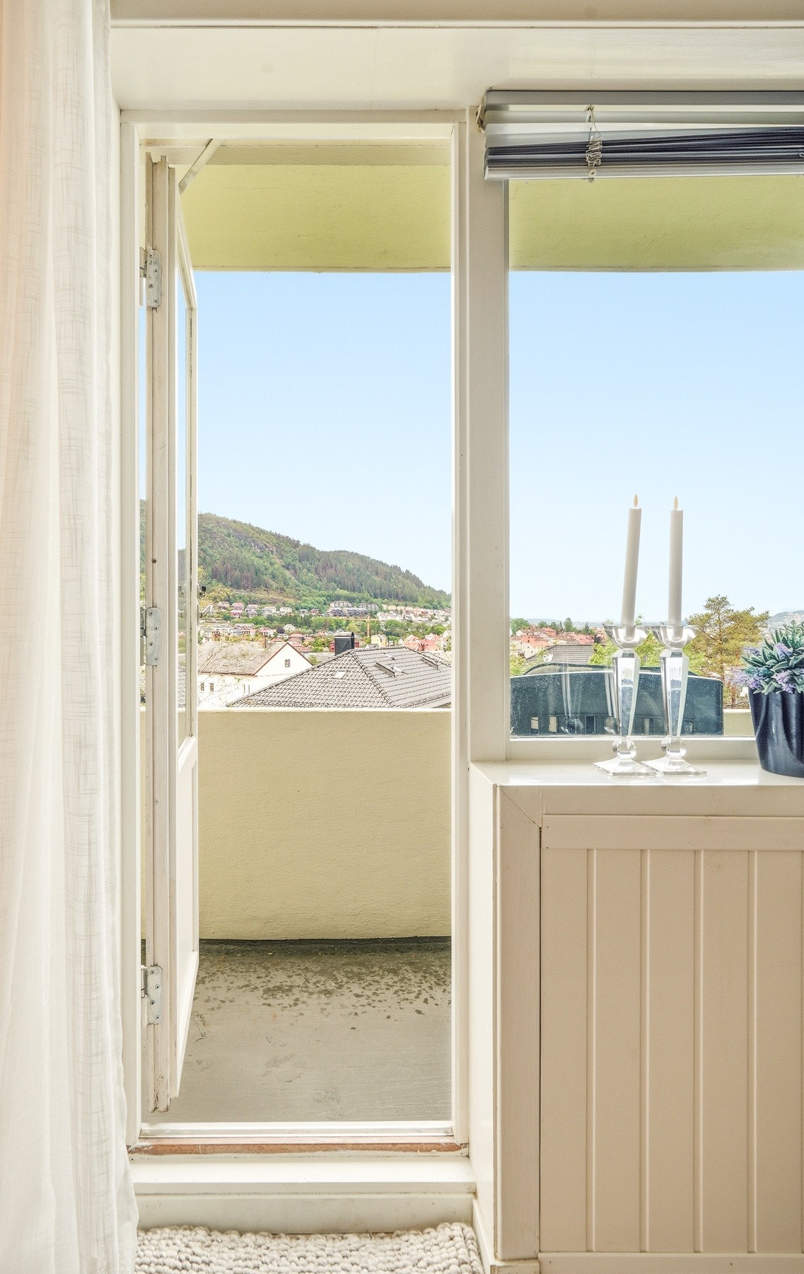 Utgang fra stue til balkong.- Galleribilde