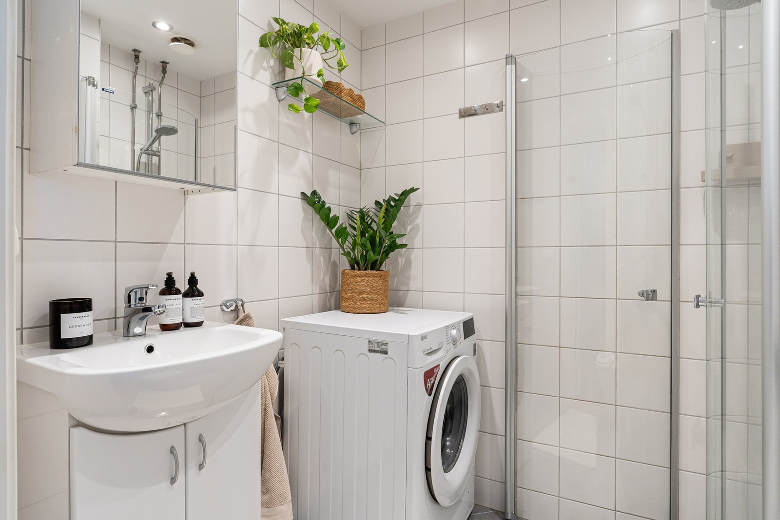 Opplegg for vaskemaskin på baderom. Galleribilde