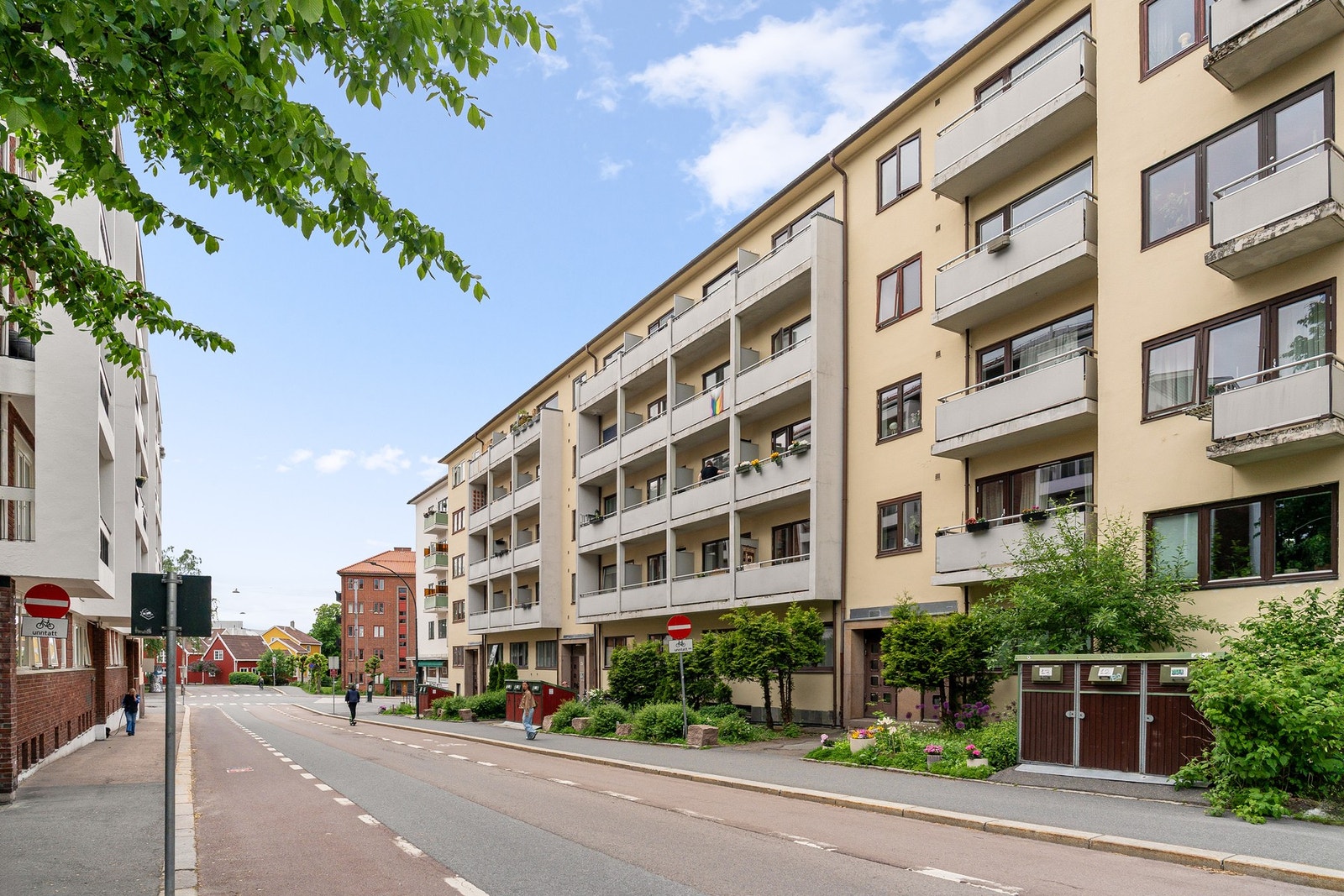Beliggenheten på Torshov kombinerer det beste av byliv og nabolagsfølelse. Rett utenfor døren finner du hyggelige kafeer, populære spisesteder og sjarmerende nisjebutikker og ikke minst Akerselva og flere parker. Galleribilde