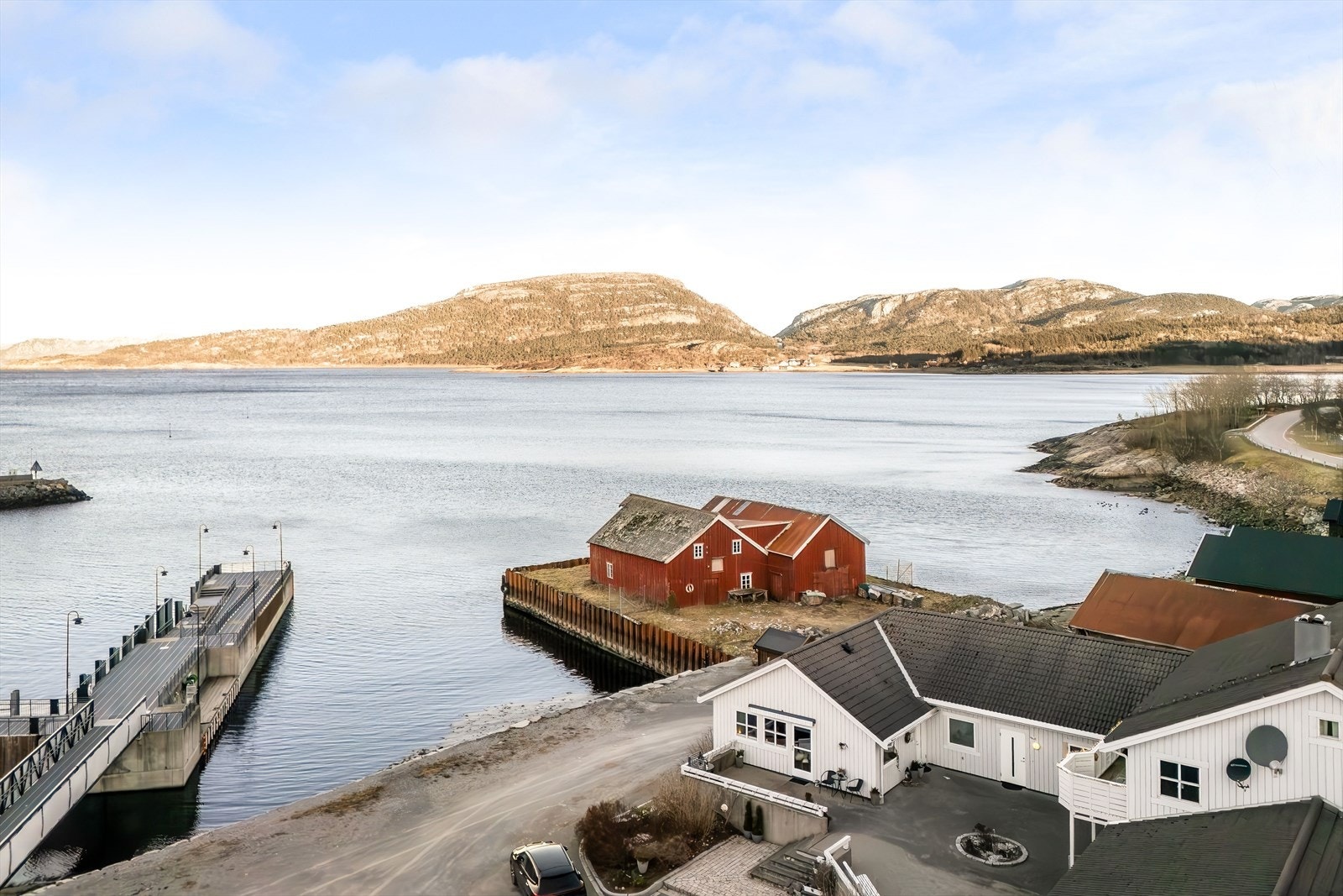 Aktiv Eiendomsmegling v/Thomas Lerstagrind har gleden av å presentere Hasselvikveien 968! Foto: Vidar Alvik/ Grattis foto. Galleribilde