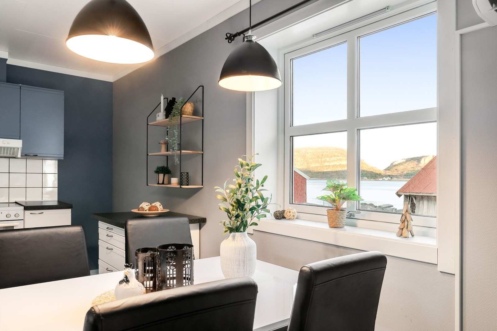 Her bor du like ved vannkanten. Legg merke til utsikten. Galleribilde