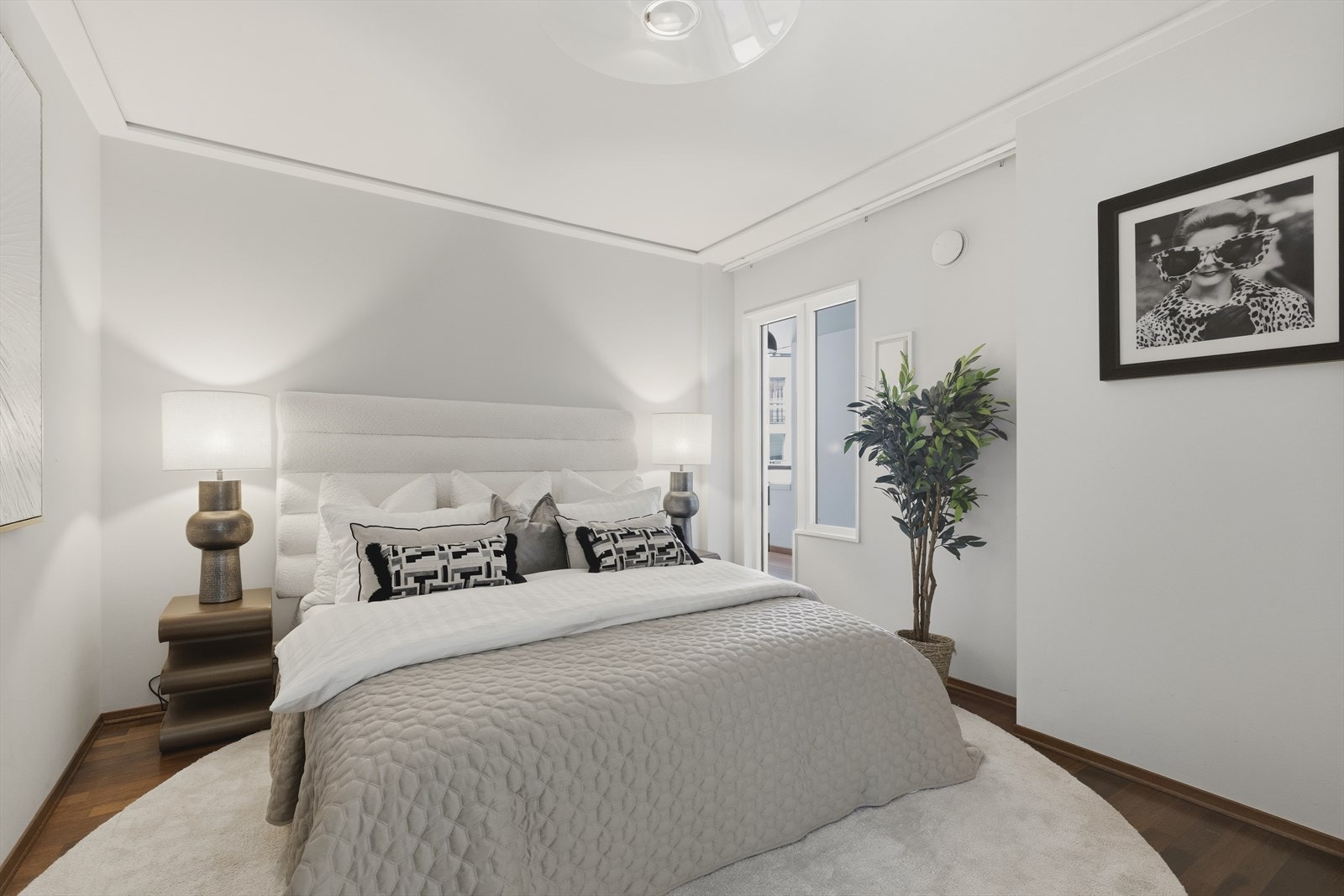 Soverommet har god plass til dobbeltseng. Galleribilde