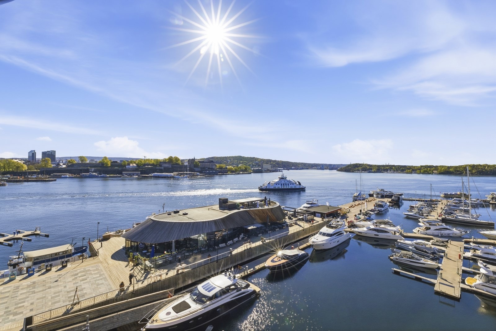 Spektakulær utsikt mot Akershus Festning og båthavnen. Galleribilde