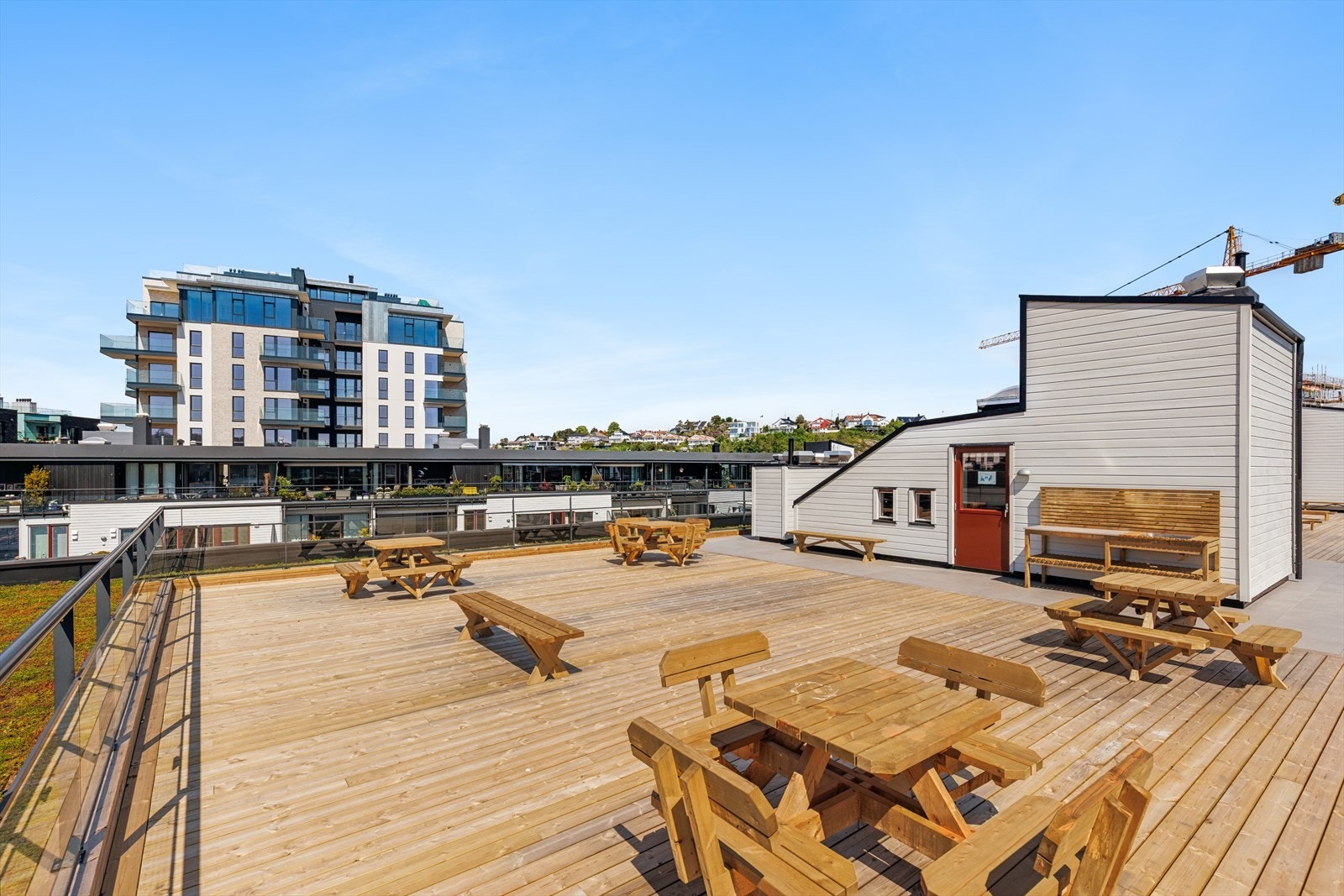 Borettslaget har en stor, felles takterrasse til glede for beboerne. Galleribilde