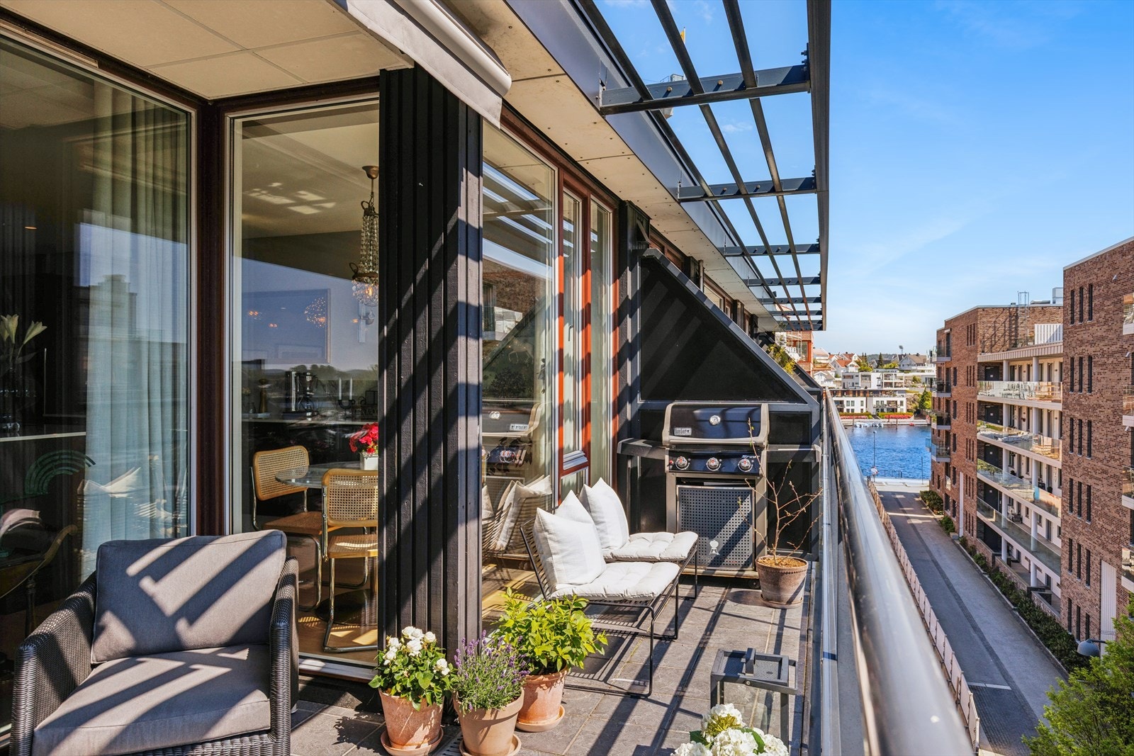 Dette er en svært tiltalende toppleilighet med meget attraktiv beliggenhet. Galleribilde