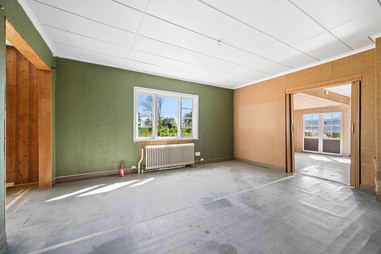 Boligen har doble trevinduer med enkle glass. Galleribilde