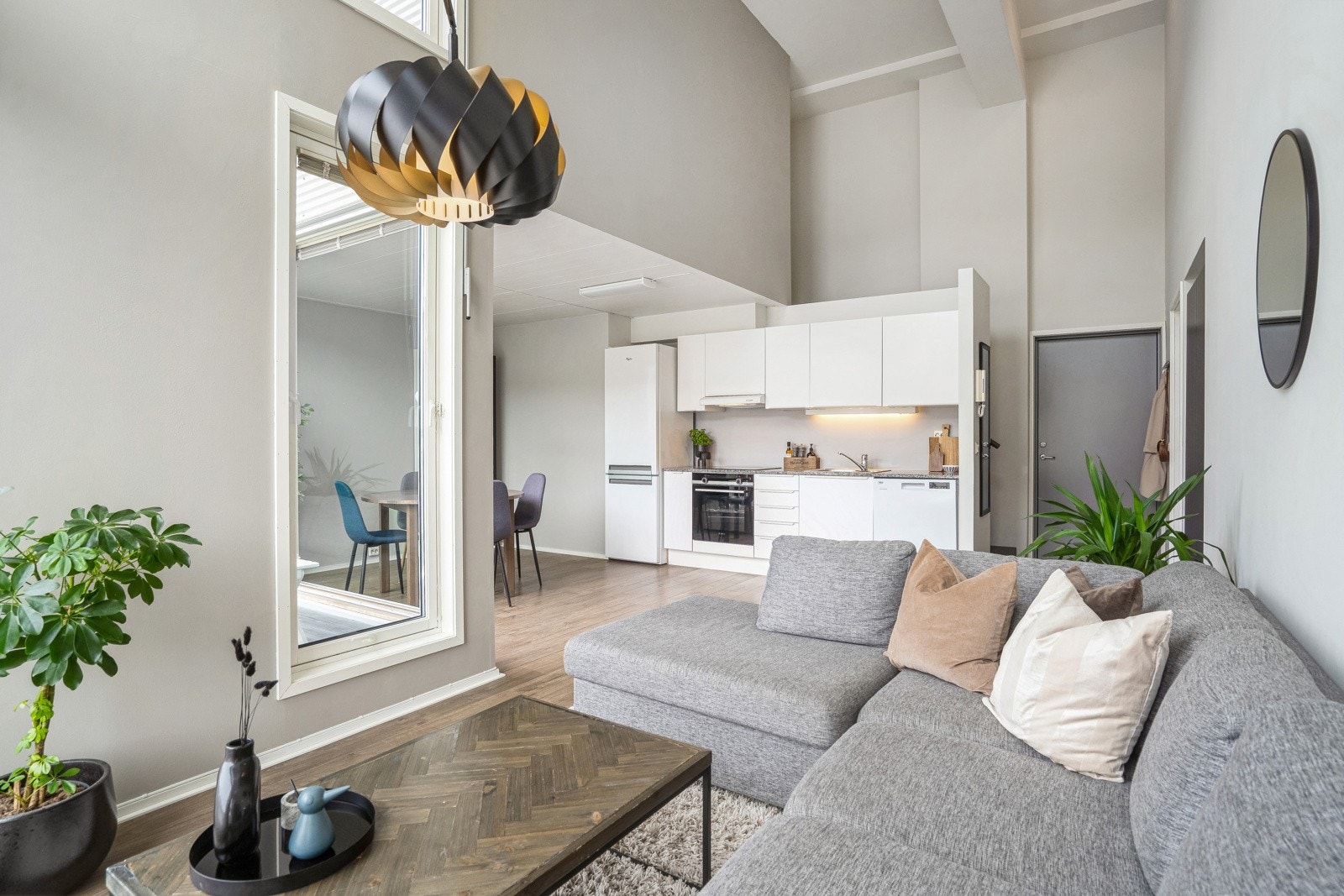 Leiligheten oppleves åpen, lys og luftig. Galleribilde