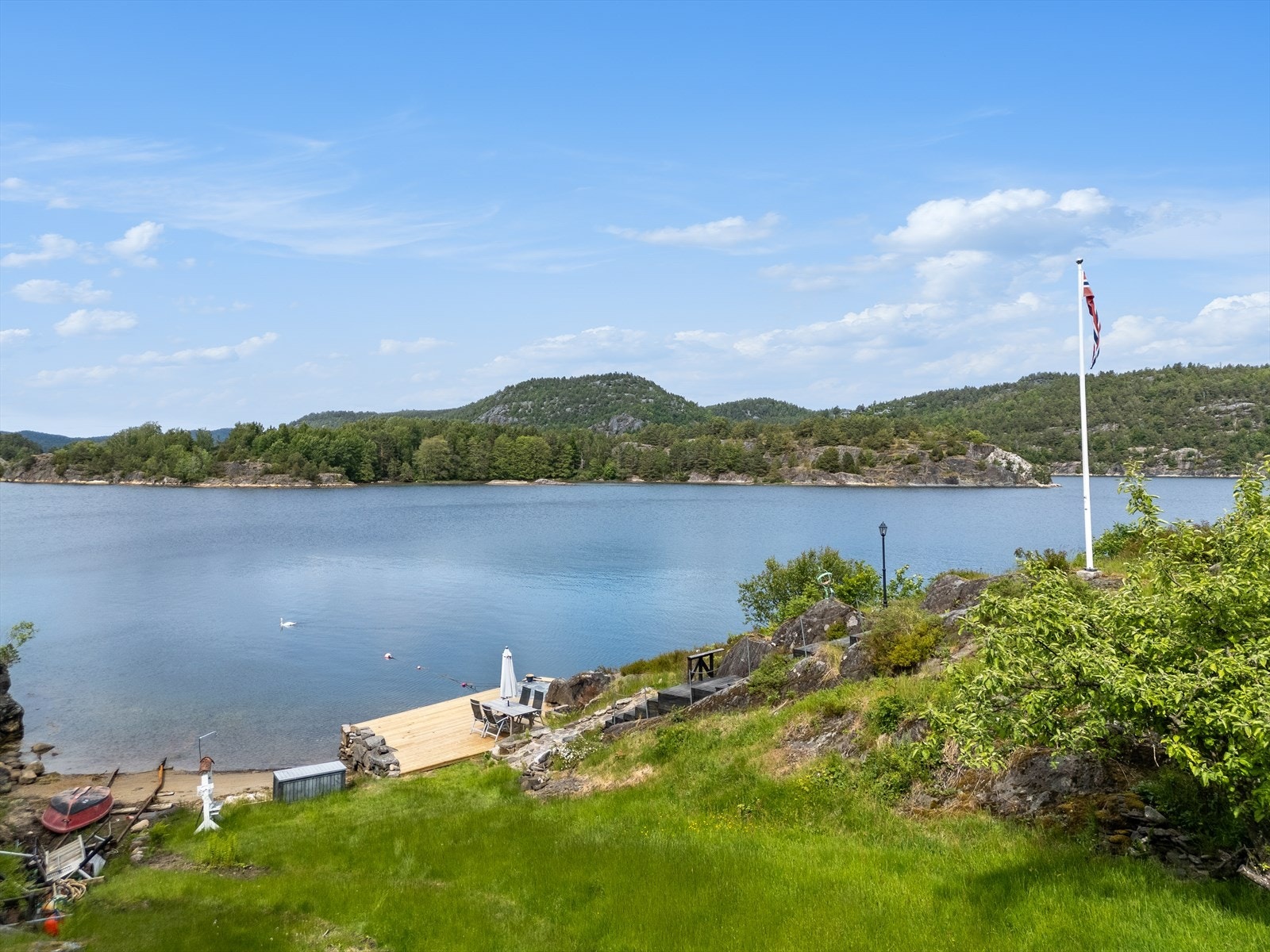 Velkommen til Risørveien 427! Koselig og sjarmerende eiendom med flotte utearealer Galleribilde