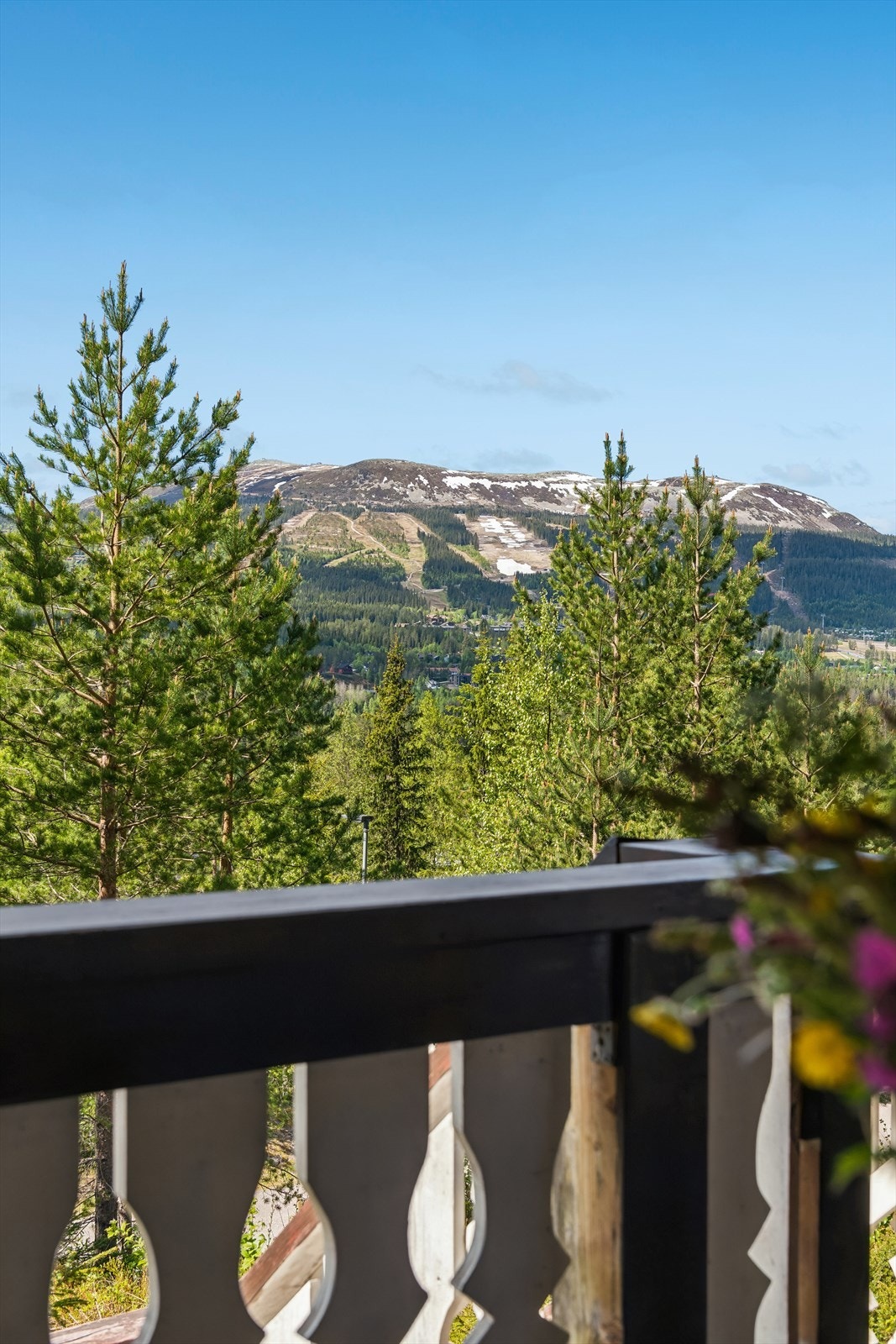 Veranda med god og fin utsikt mot Trysilfjellet. Galleribilde