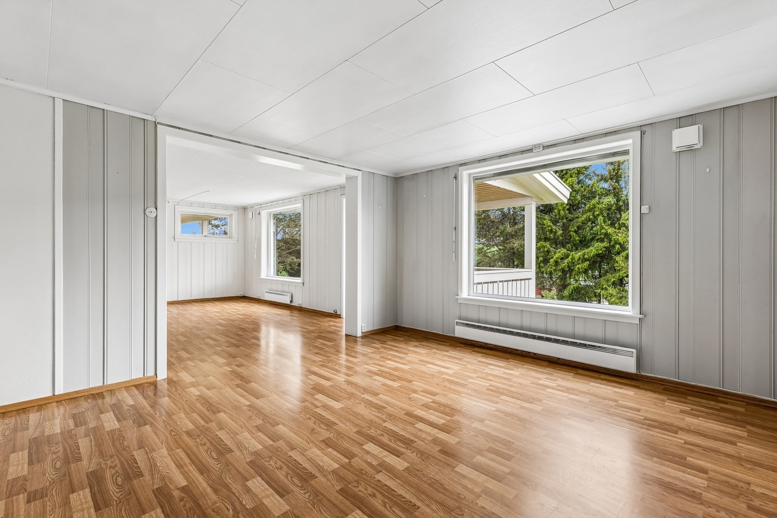 Flere av vinduene i boligen er støydempende og ble satt inn i 2015. Galleribilde