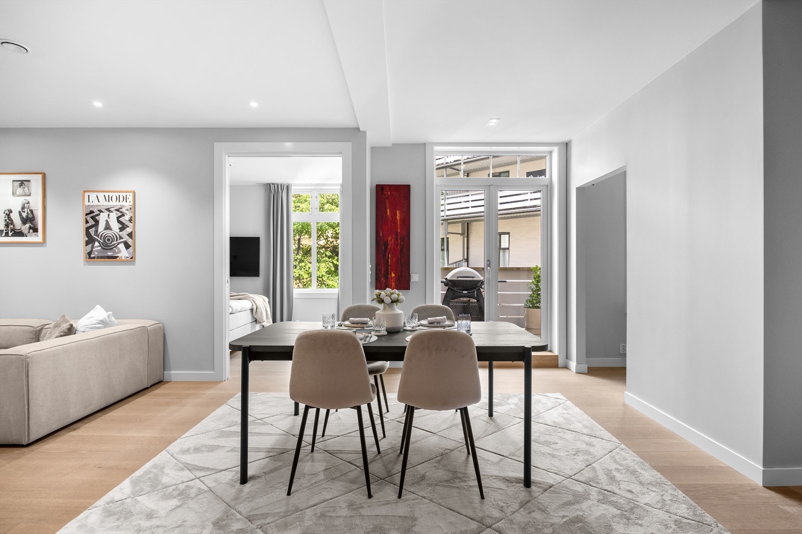 Leiligheten er prosjektert i samsvar med TEK10, noe som sikrer en moderne teknisk standard. Galleribilde