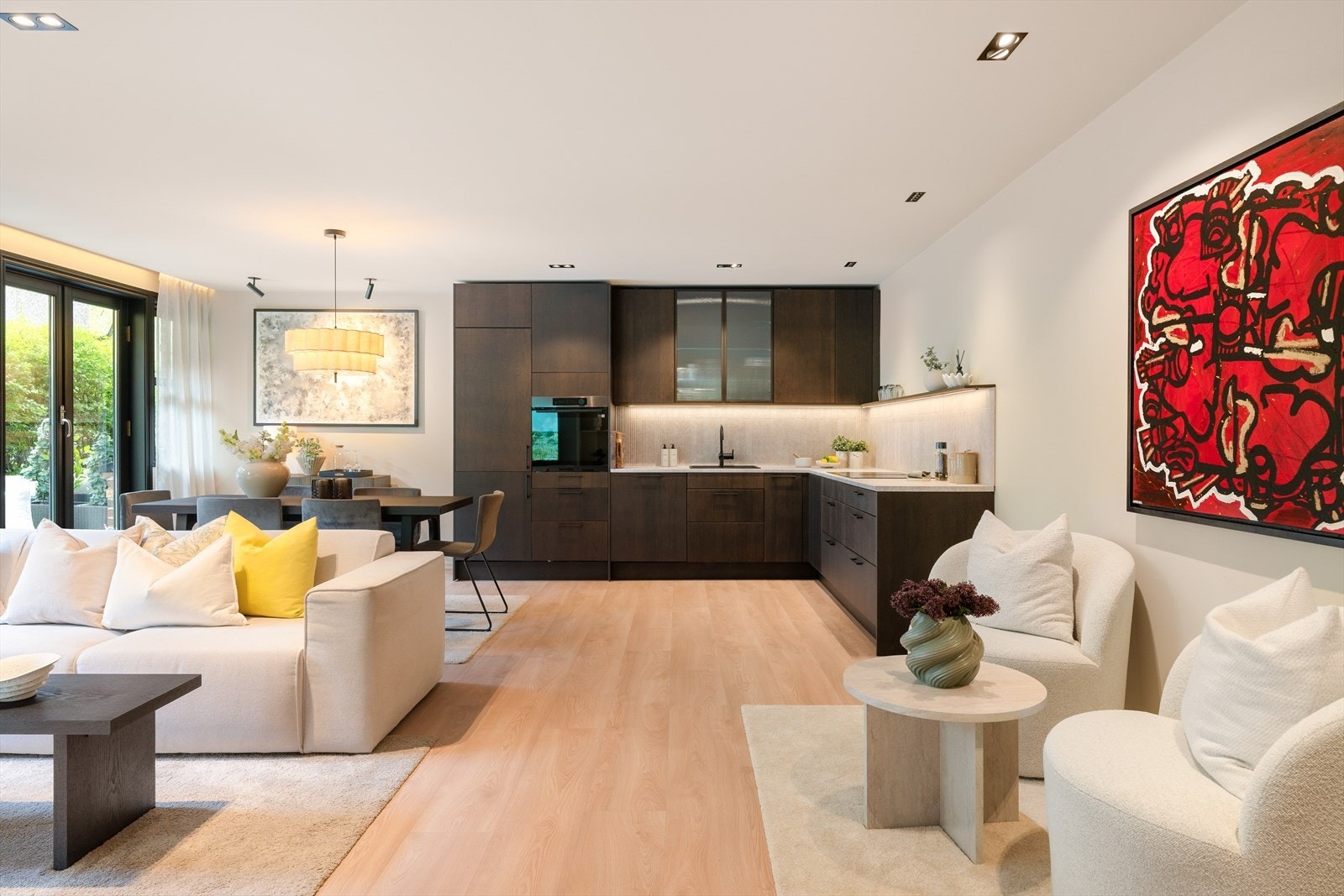 Leiligheten har nylig vært gjenstand for totalrenovering, og innehar en standard som overgår forventningene! Galleribilde