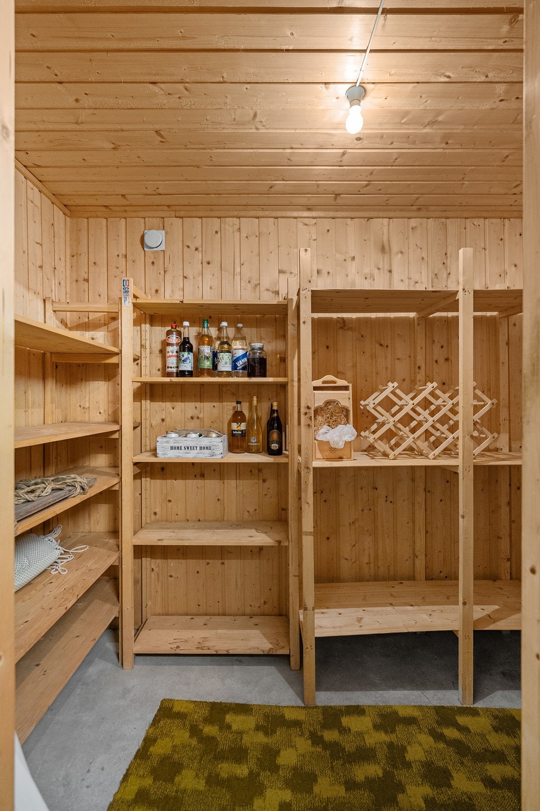 En praktisk bod med gode oppbevaringsmuligheter. Galleribilde