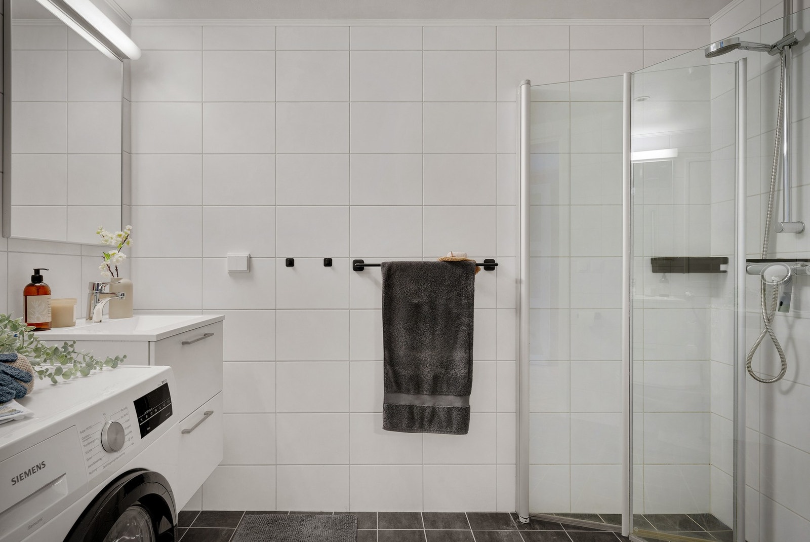 Badet har opplegg til vaskemaskin og tørketrommel Galleribilde