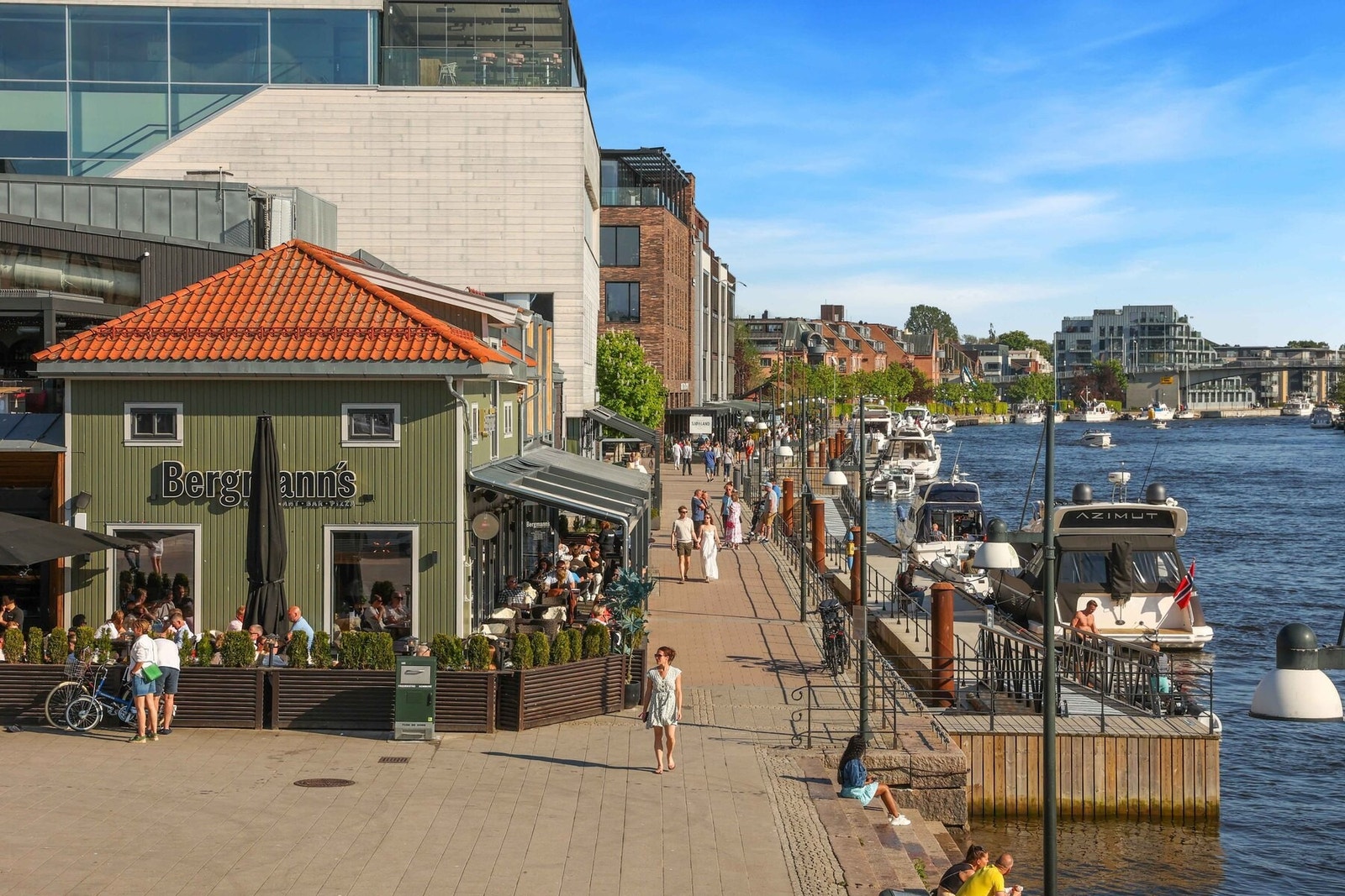 Trivelige Fredrikstad brygge Galleribilde