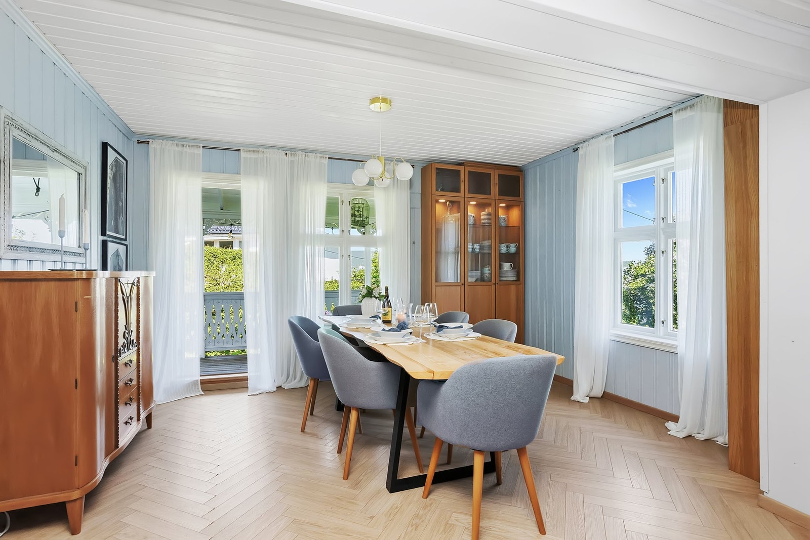 I både stue, spisestue og entré er det lagt varmefolie under gulv Galleribilde
