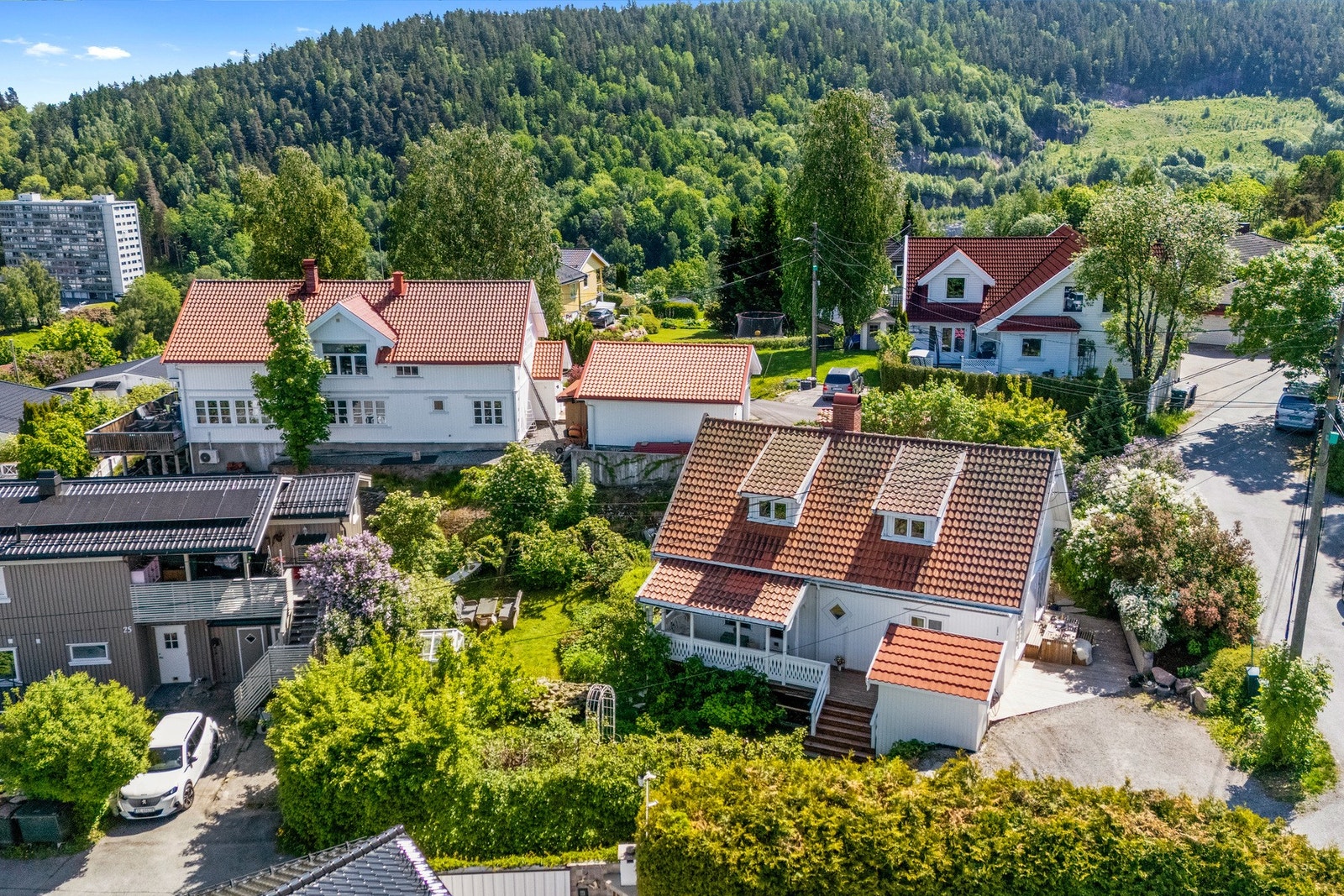 Eiendommen har en attraktiv og rolig beliggenhet i et barnevennlig boligområde i Fjellsbyen Galleribilde