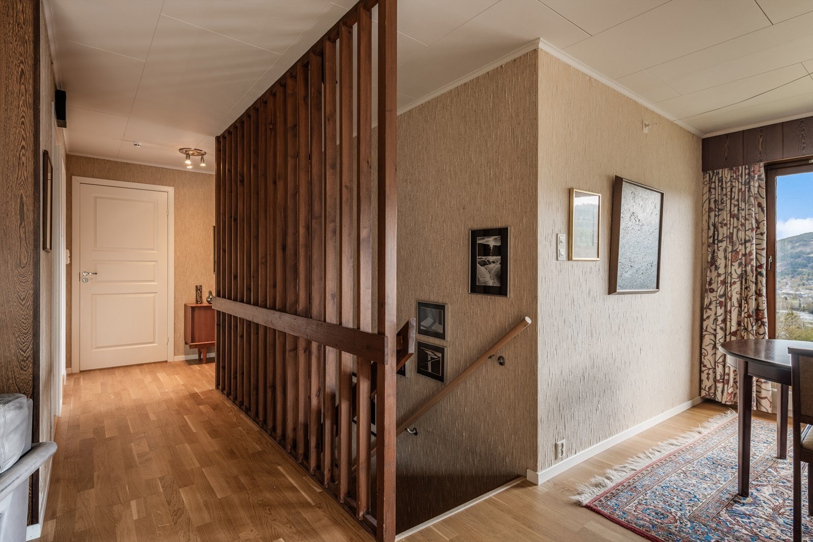 I første etasje ble det lagt nytt parkettgulv rundt 2015-2016. Galleribilde