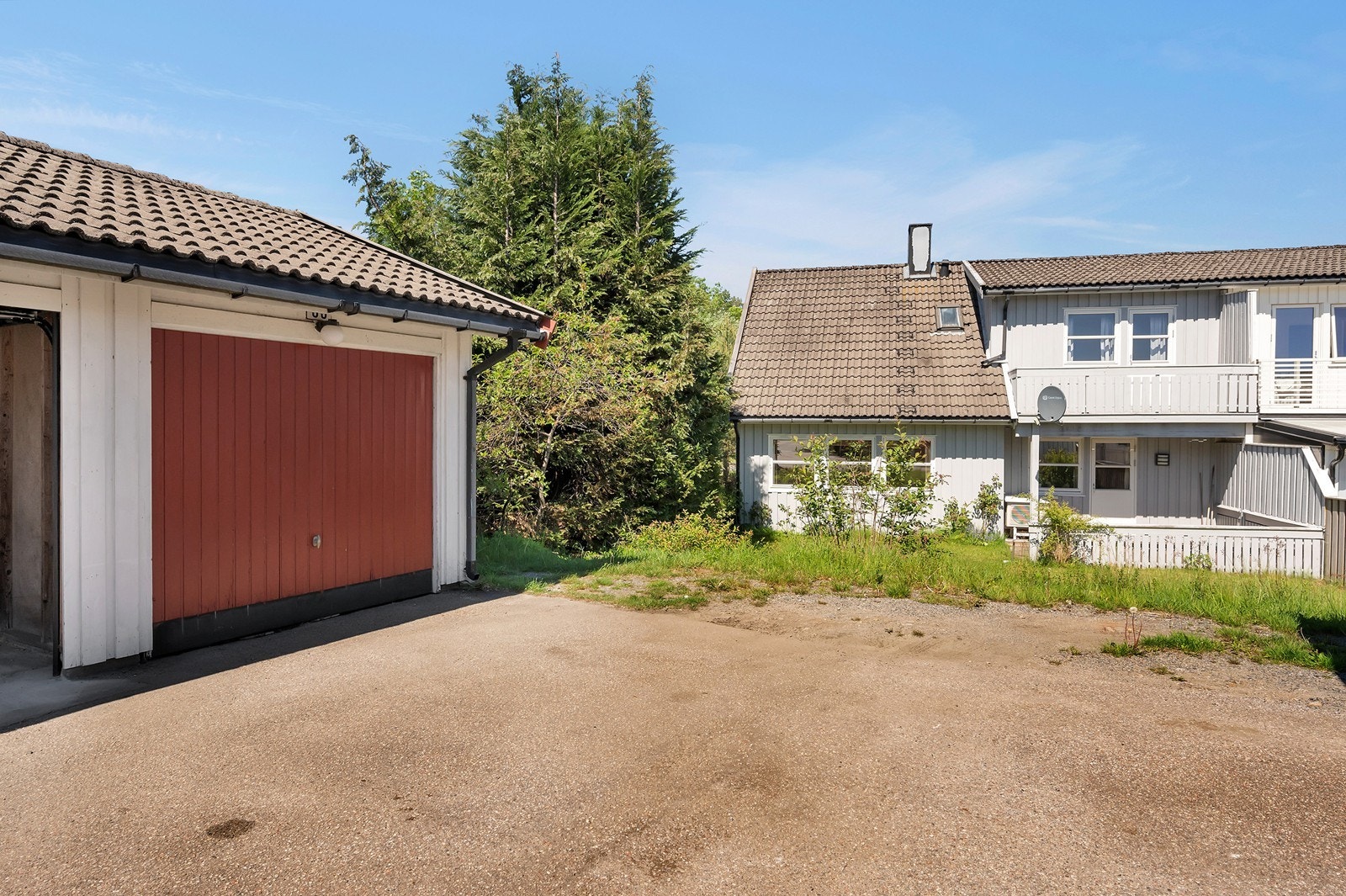 Like i nærheten er det en garasje i rekke Galleribilde