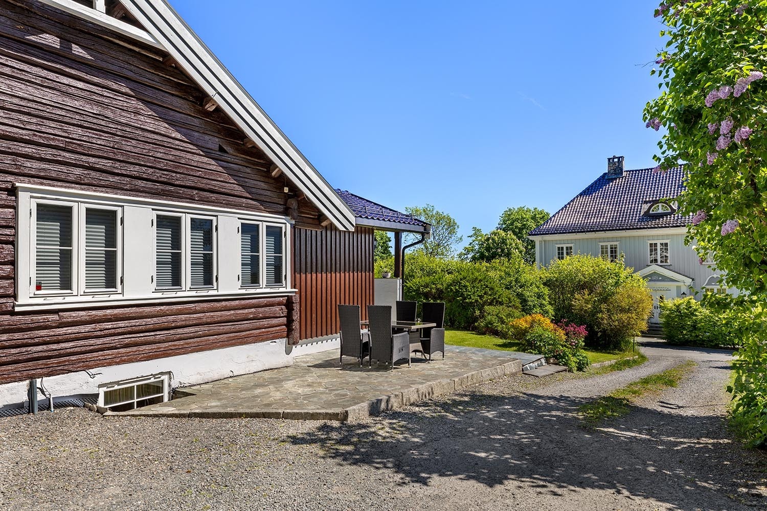 Sentralt og idyllisk beliggende enebolig i solrik og trafikkstille blindvei Galleribilde