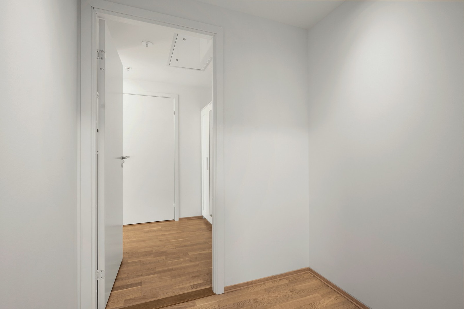 Praktisk yttergang for oppbevaring. Galleribilde