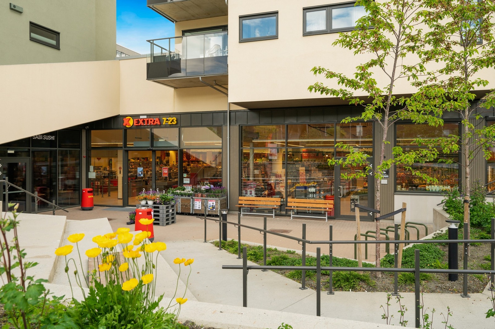 På Dalgård bor du svært sentralt med umiddelbar nærhet til kollektivtransport, Dalgård idrettsanlegg og dagligvare rett under leiligheten! Galleribilde