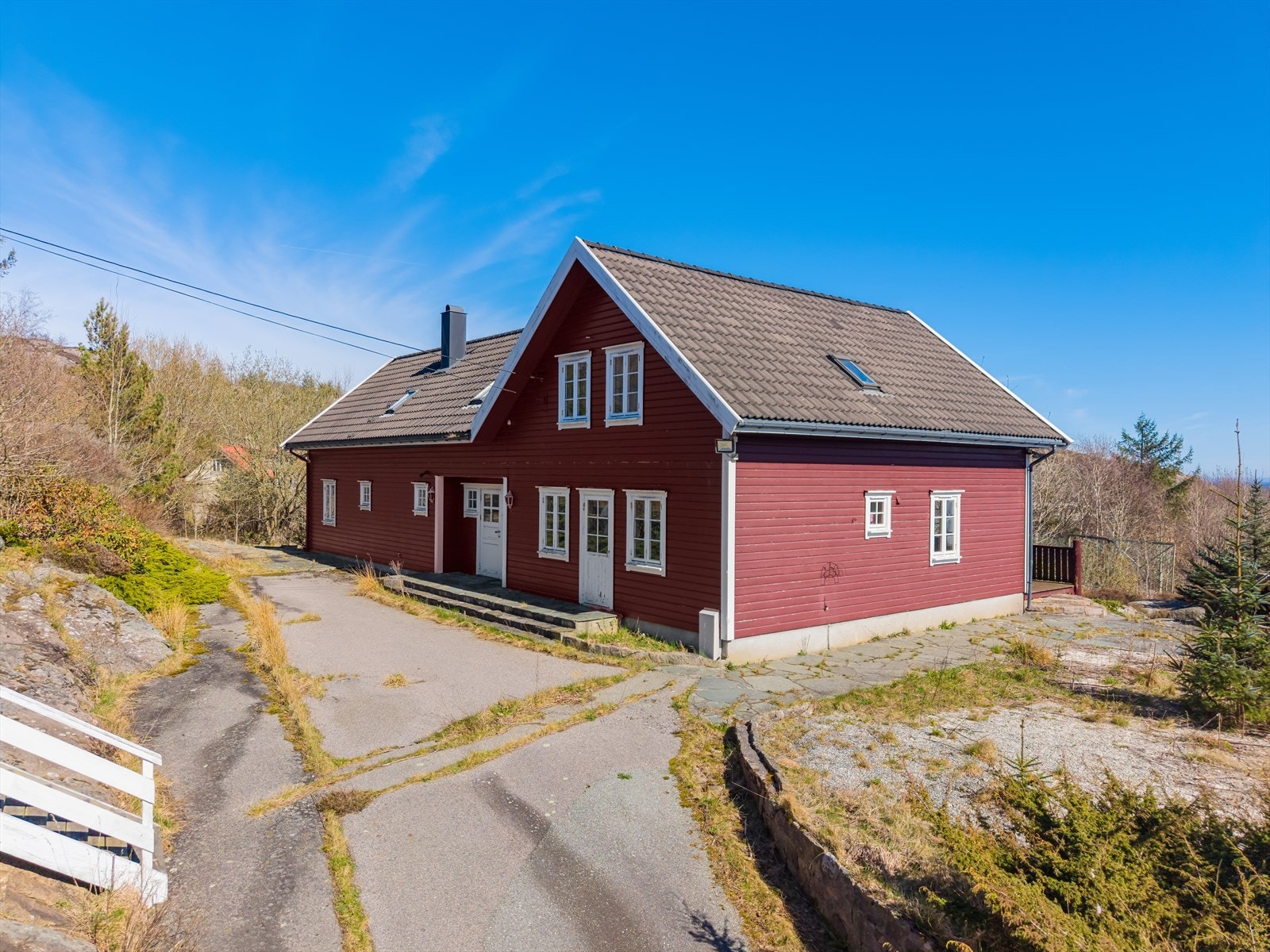 Bygningen har går over to etasjer. BRAi: 235 kvm Galleribilde