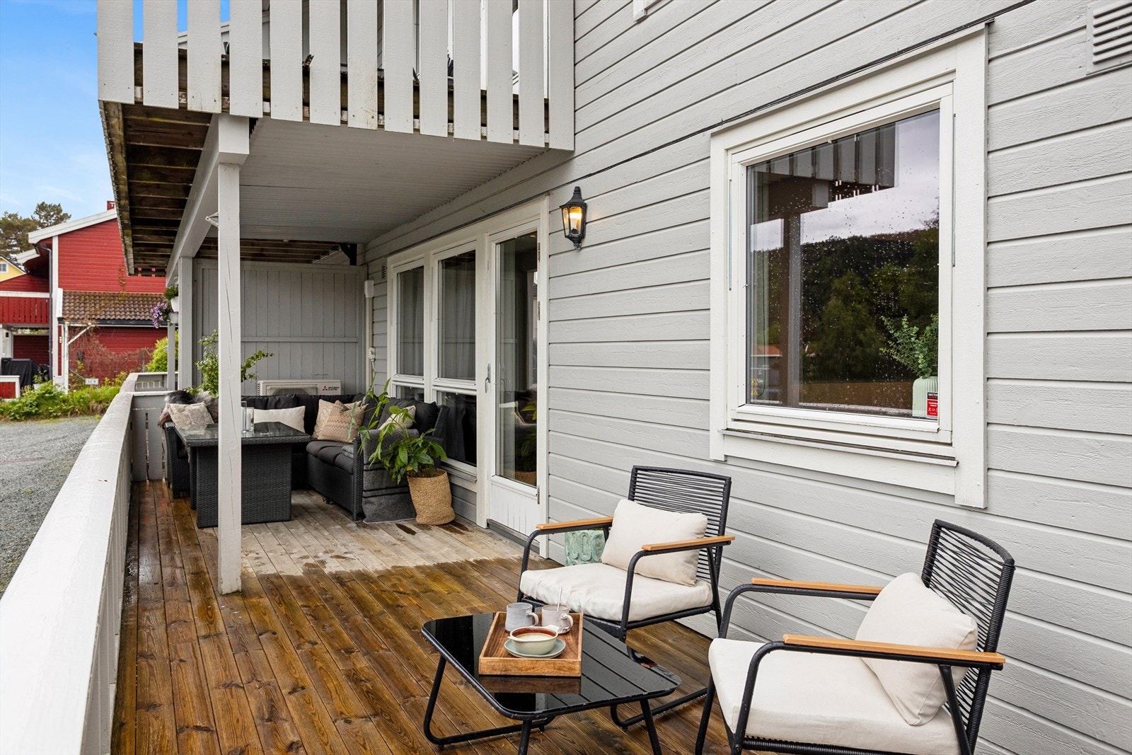 Delvis takoverbygget terrasse på 25 m². Galleribilde