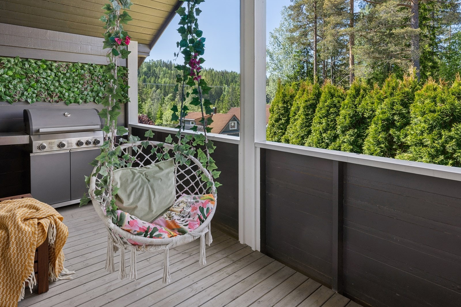 God plass til grillen og utemøblement. Galleribilde