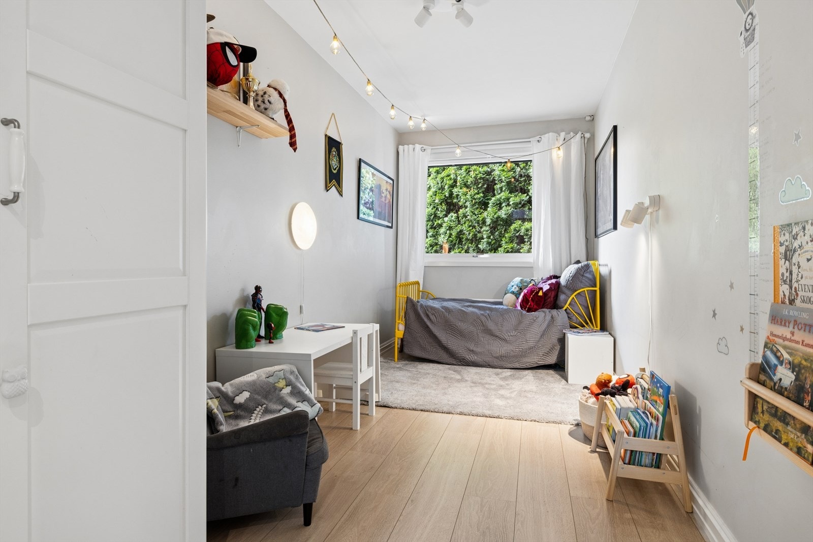 1. etasjen inneholder tre soverom med gode bruksmuligheter. Galleribilde