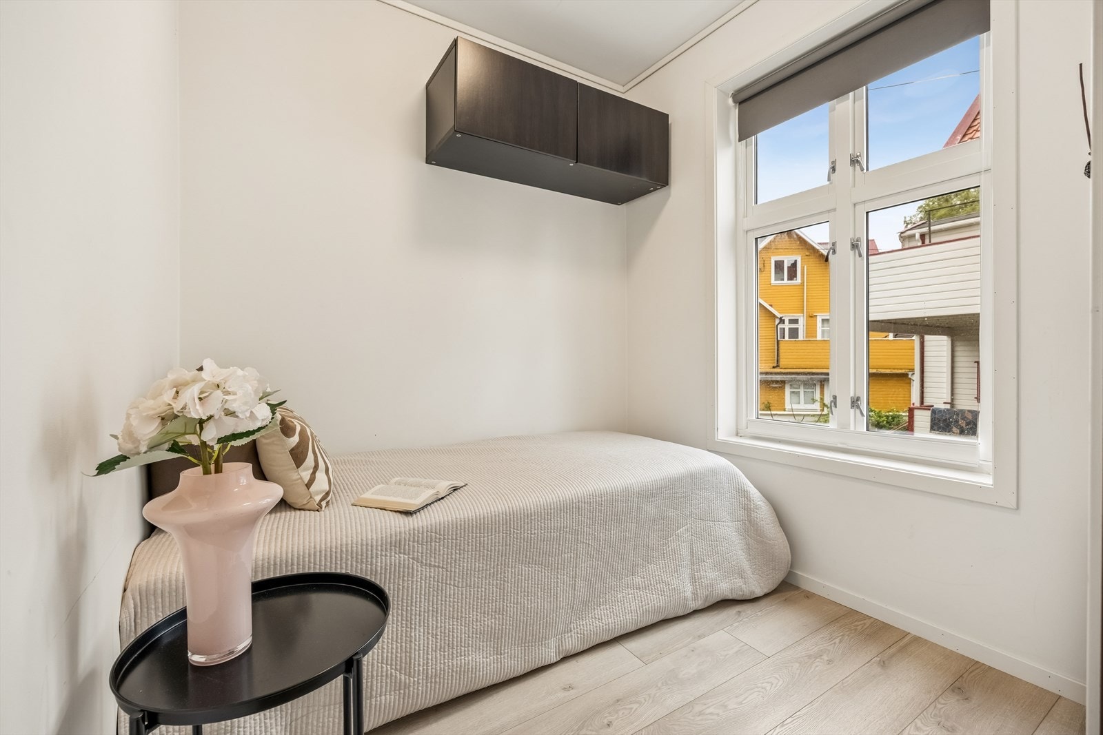 Boligen har totalt fire soverom, fordelt på begge etasjer. Dette rommet er definert som kontor på tegninger. Galleribilde