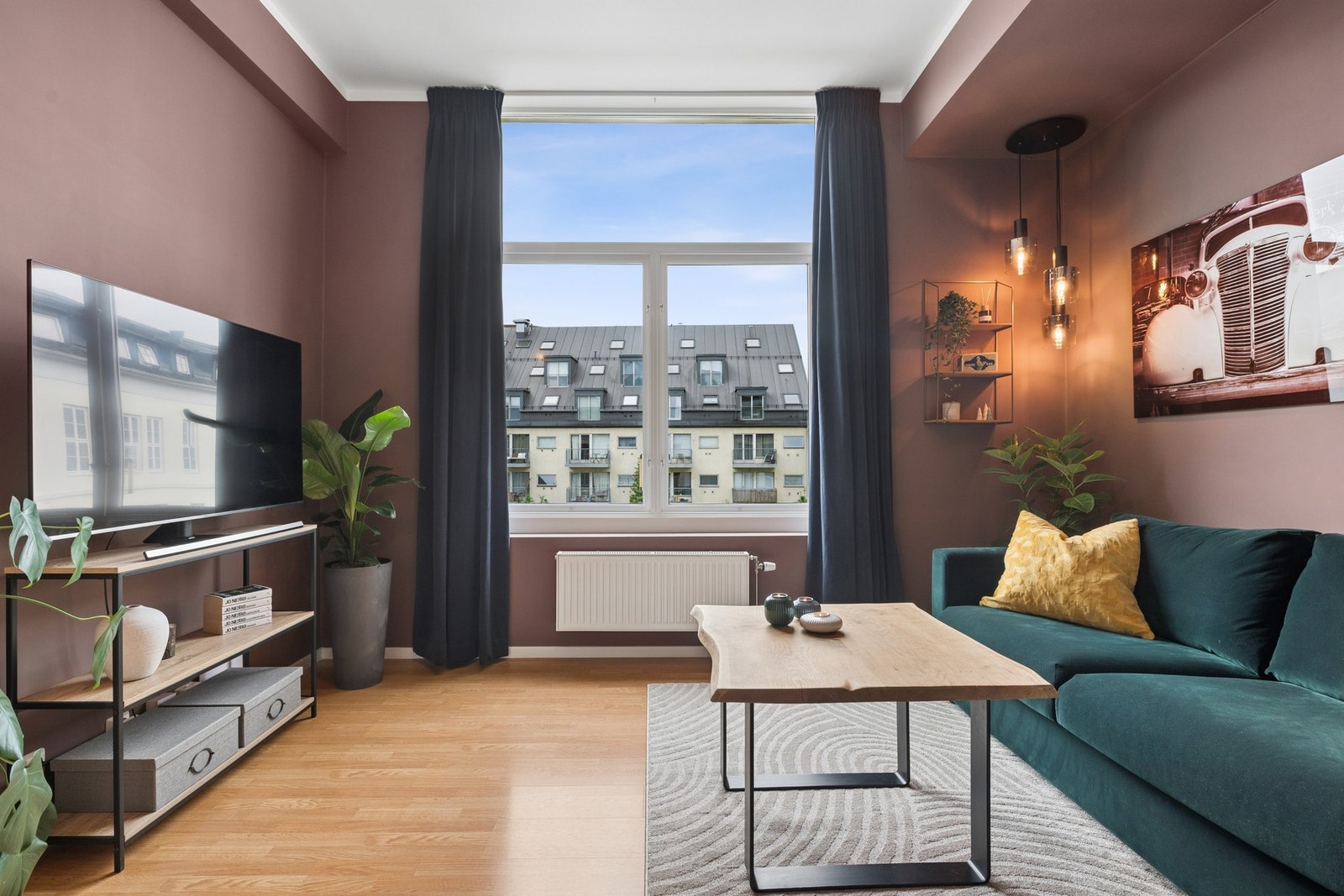 Meglerhuset & Partners har gleden av å presentere denne supersentrale pendlerleiligheten på Strømsø Torg. Galleribilde